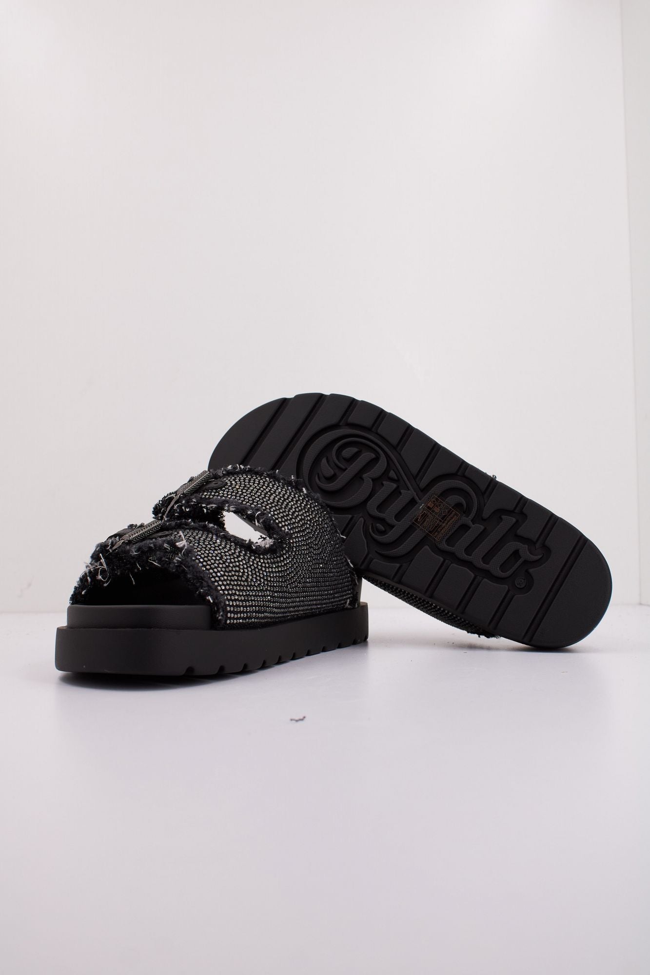 BUFFALO EVE ARI SPARK en color NEGRO (5)