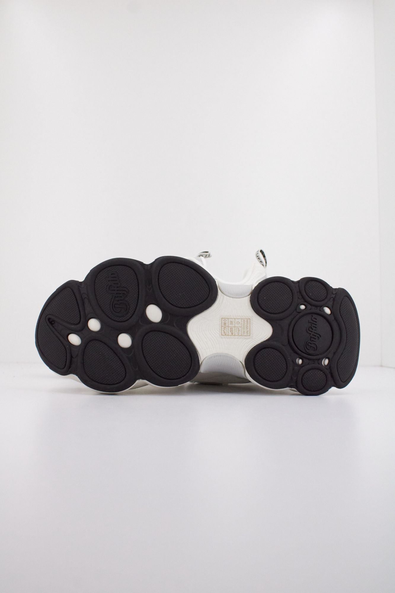 BUFFALO TRUCK en color BLANCO (5)