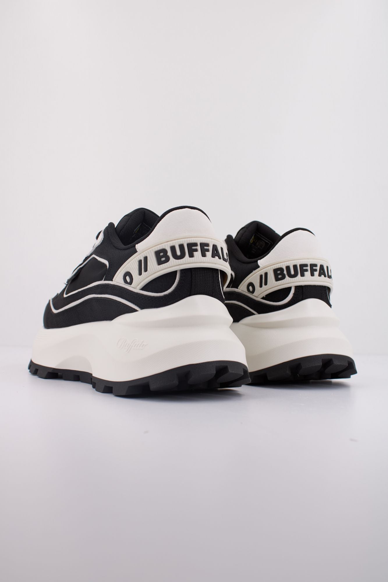 BUFFALO MANHATTEN ONE en color NEGRO (4)