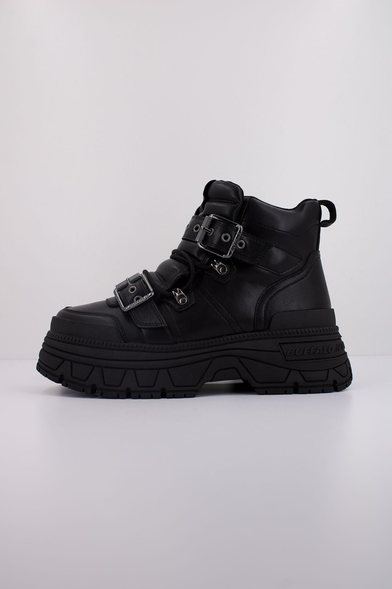 BUFFALO FUSION HIKE MID en color NEGRO (1)