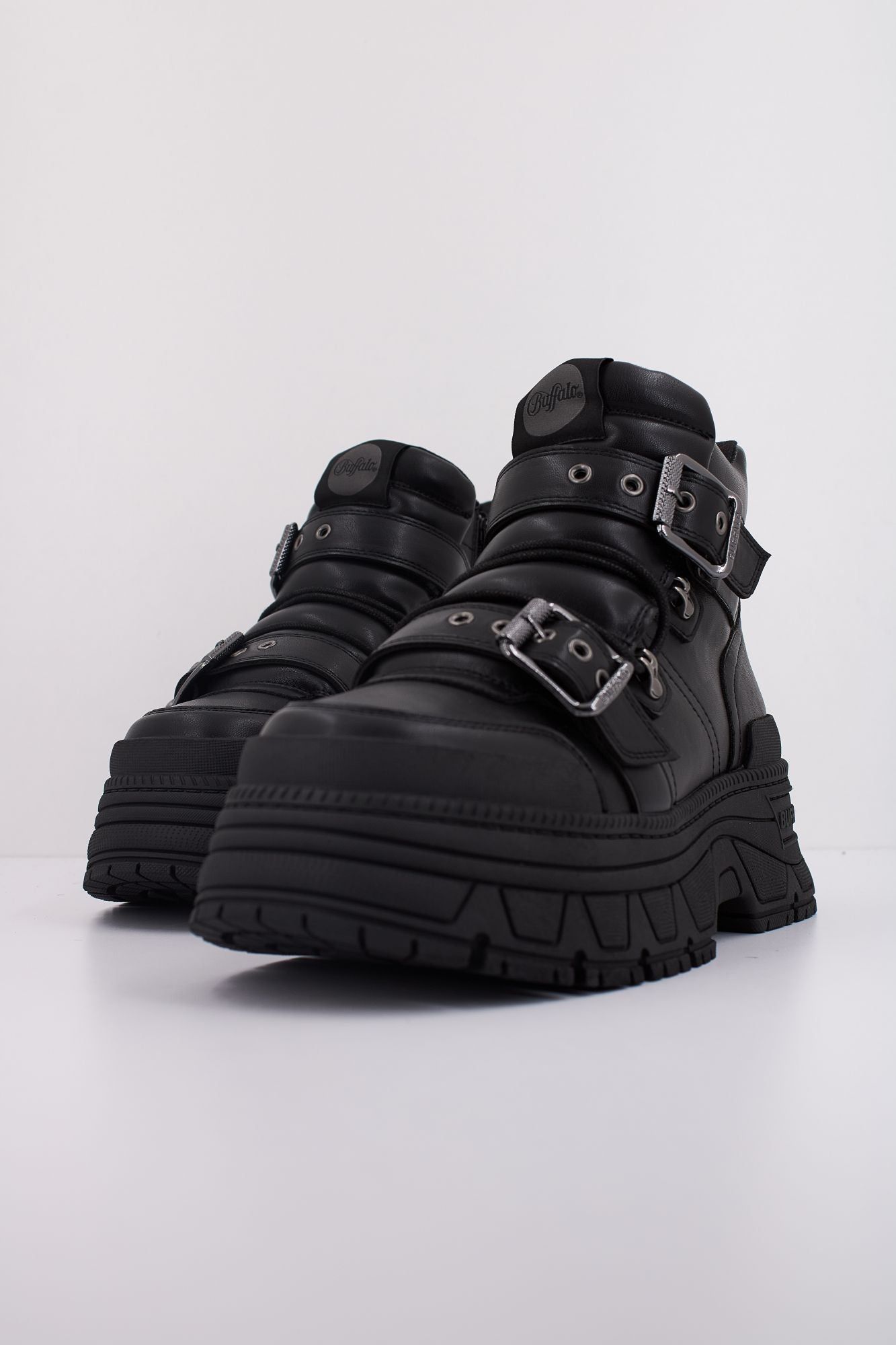 BUFFALO FUSION HIKE MID en color NEGRO (2)