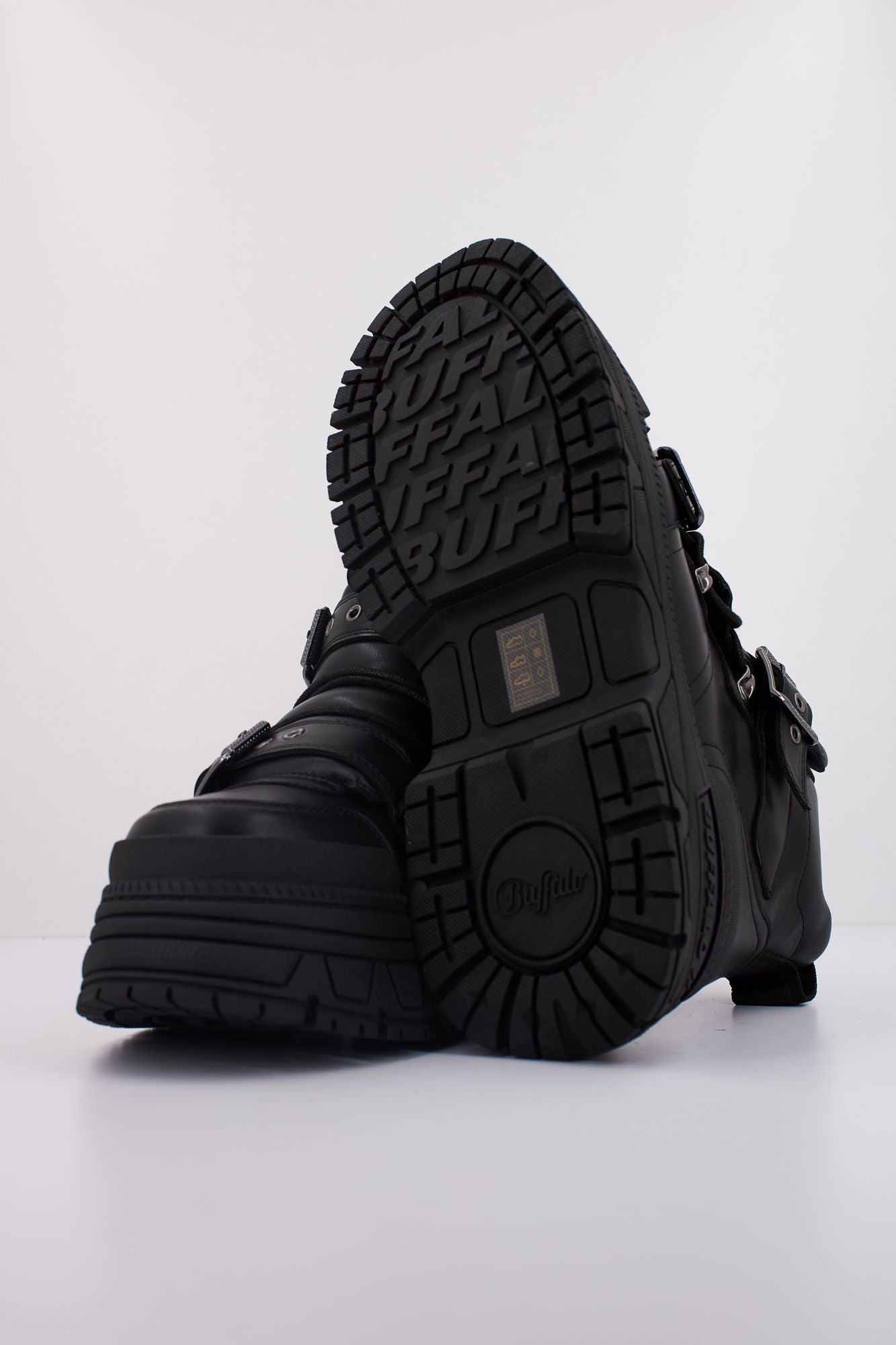 BUFFALO FUSION HIKE MID en color NEGRO (5)