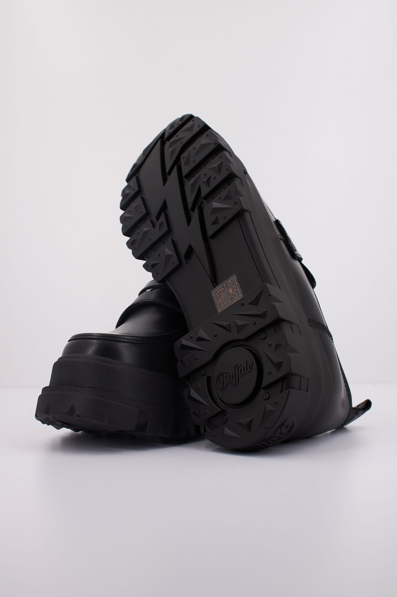BUFFALO ASPHA LOAFER en color NEGRO (5)