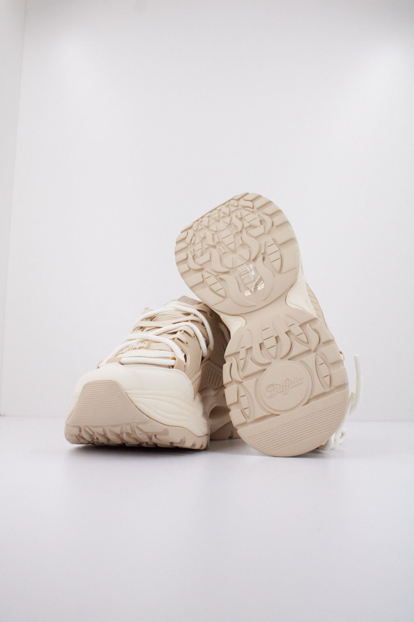 BUFFALO TRIPLET LACE en color BEIS (5)