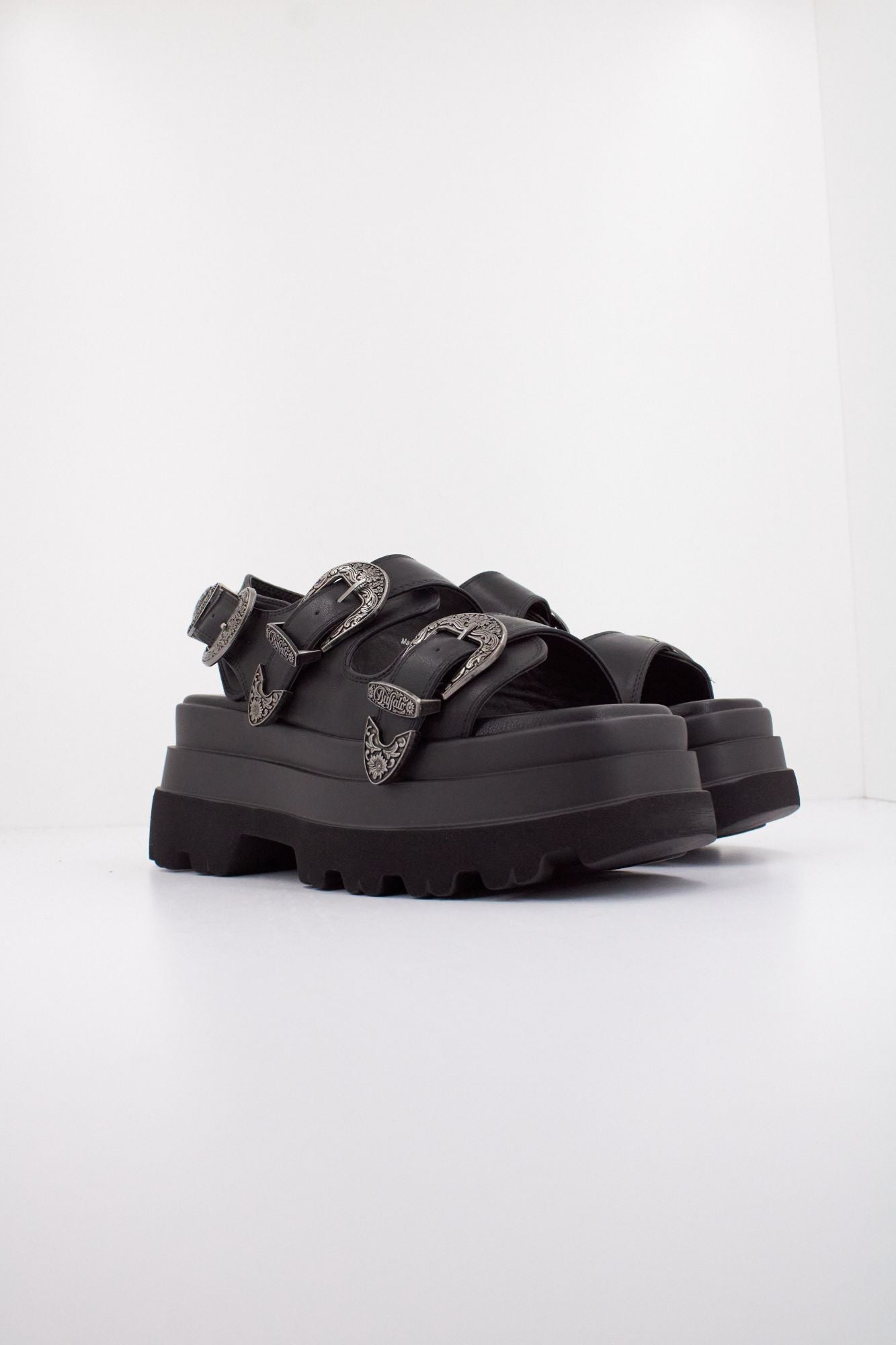 BUFFALO ARI WEST en color NEGRO (2)