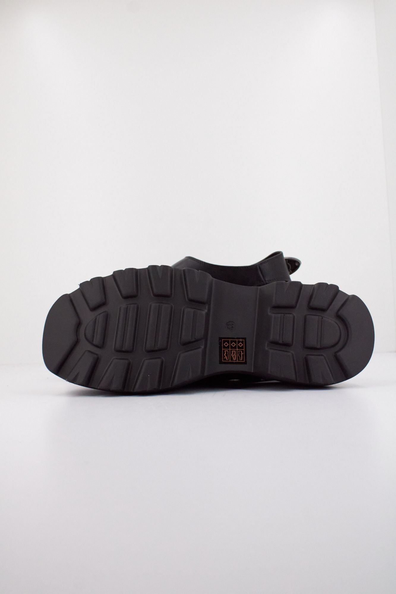 BUFFALO ARI WEST en color NEGRO (5)