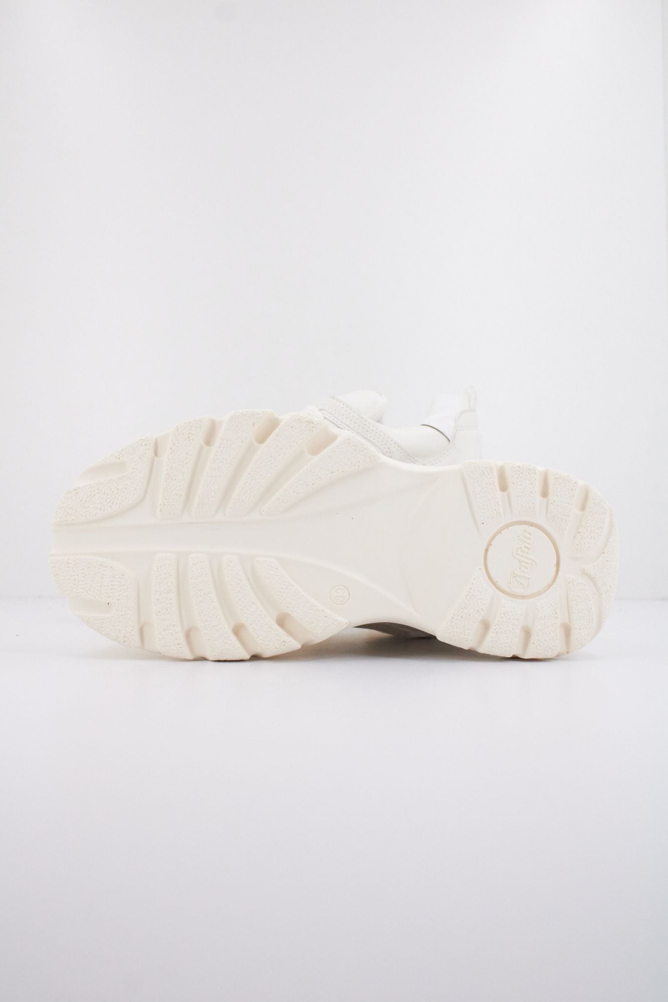 BUFFALO SK8-HI PLATFORM en color BLANCO (5)