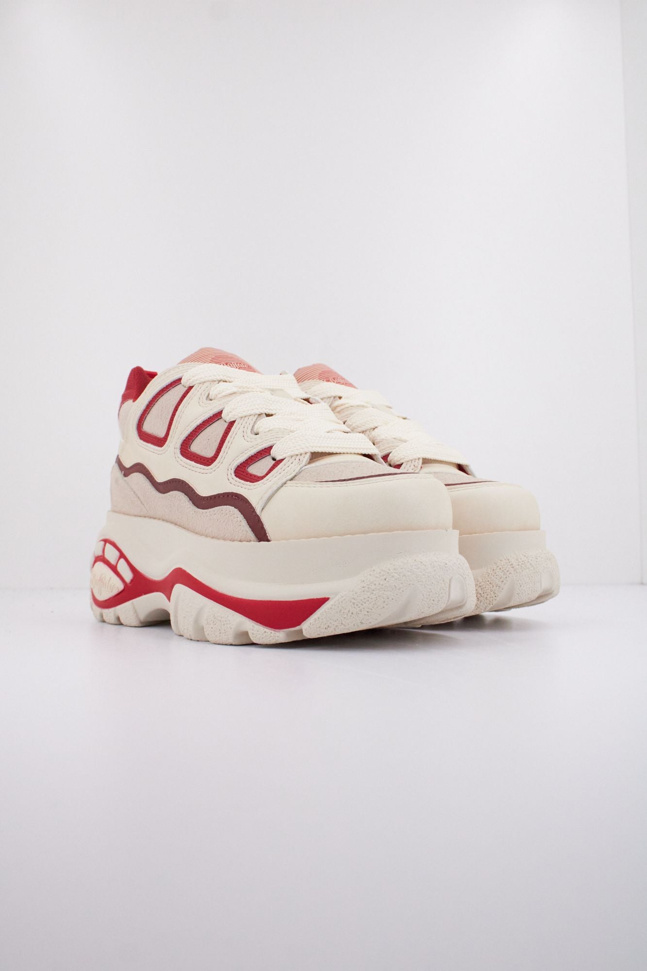 BUFFALO 1339 SK8 en color BEIS (2)