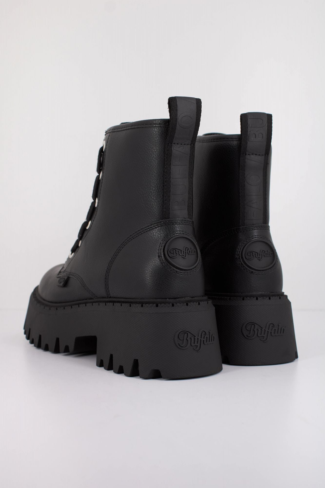 BUFFALO ASPEN FRONT ZIP en color NEGRO (4)
