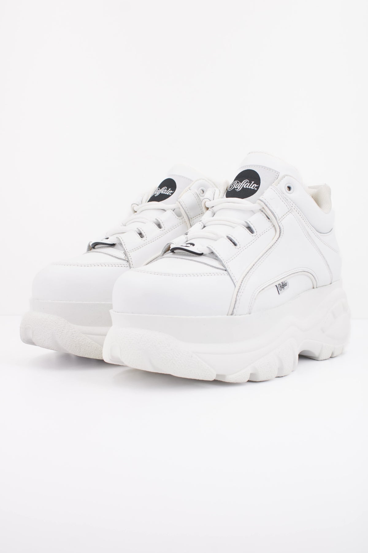 BUFFALO 1339 14 2.0 CALF en color BLANCO (2)