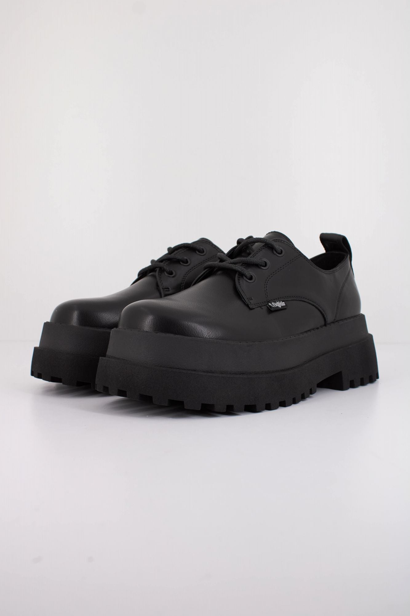 BUFFALO PLUTO LACE UP en color NEGRO (2)