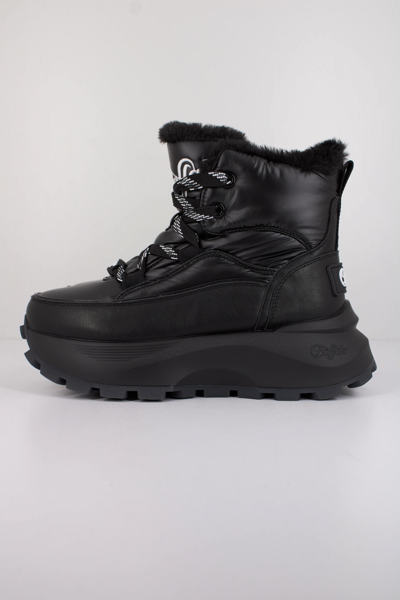 BUFFALO MANHATTEN LACE UP PUF en color NEGRO (1)