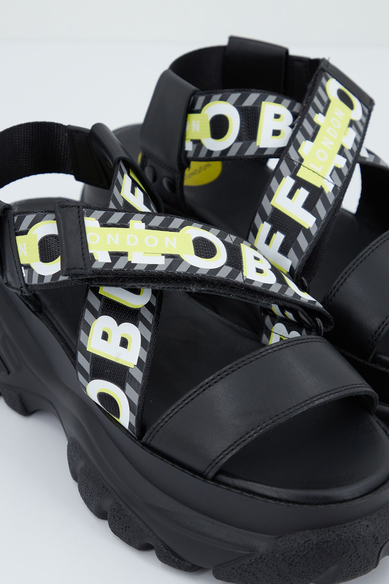 BUFFALO BUFFALO BO SANDAL en color NEGRO (2)