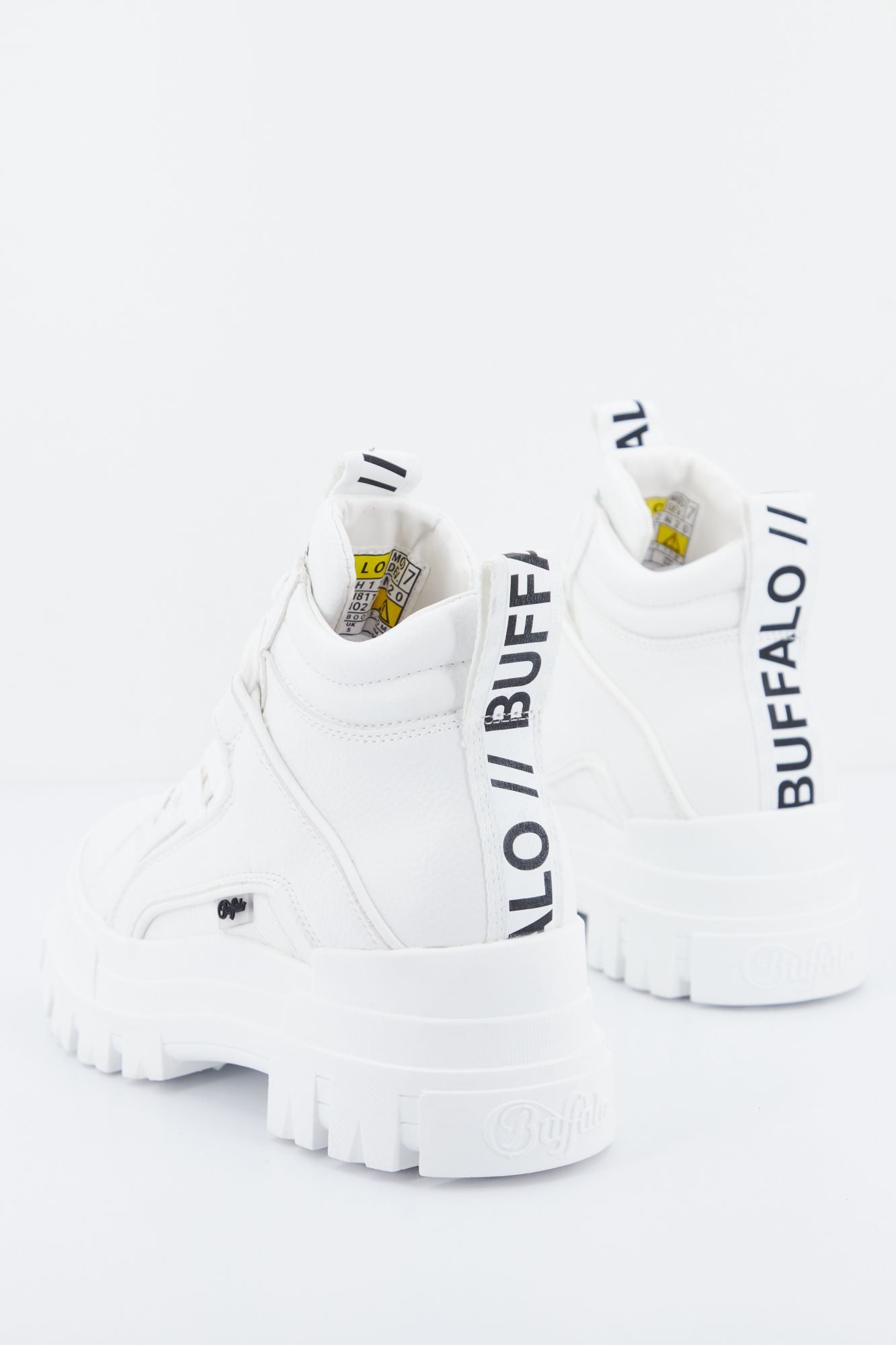 BUFFALO ASPHA NC MID en color BLANCO (3)