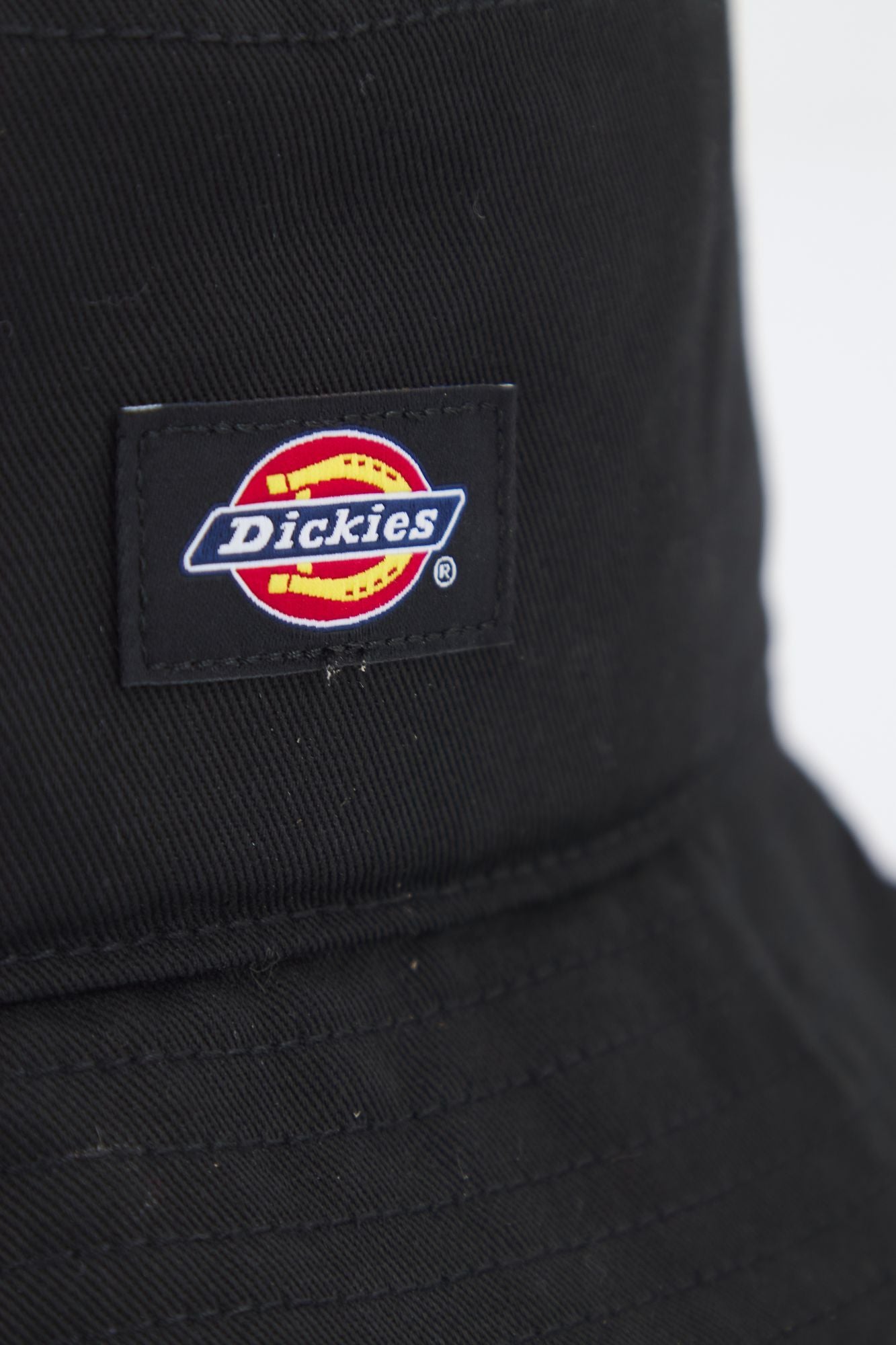 DICKIES GROVE BUCKET BL en color NEGRO (3)