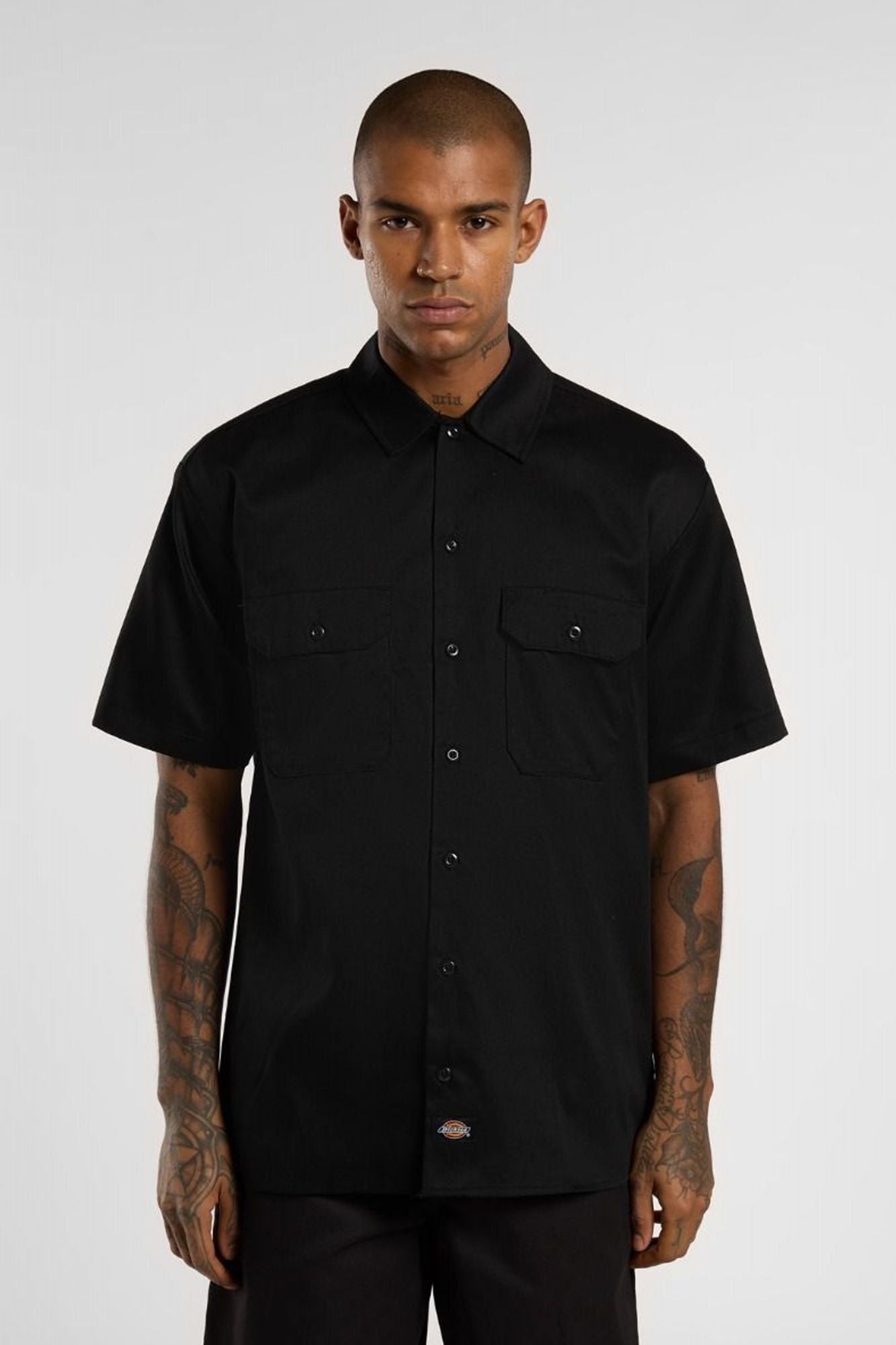 DICKIES WORK SHIRT SS REC BLAC en color NEGRO (1)