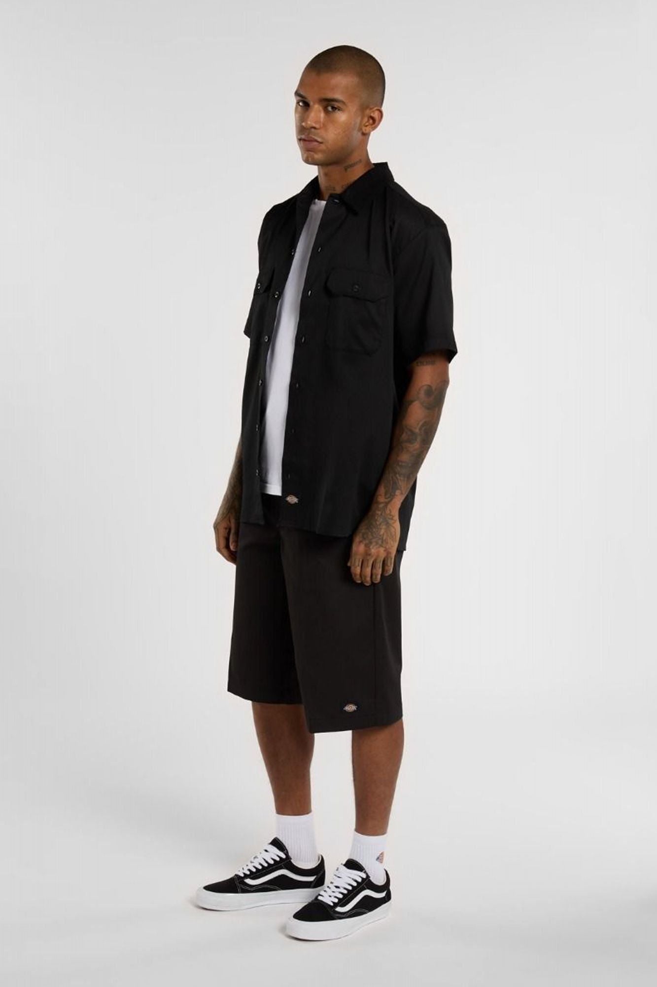 DICKIES WORK SHIRT SS REC BLAC en color NEGRO (5)