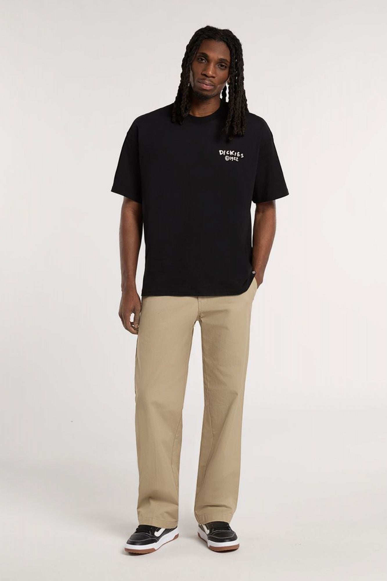 DICKIES SNEEDVILLE TE en color NEGRO (4)