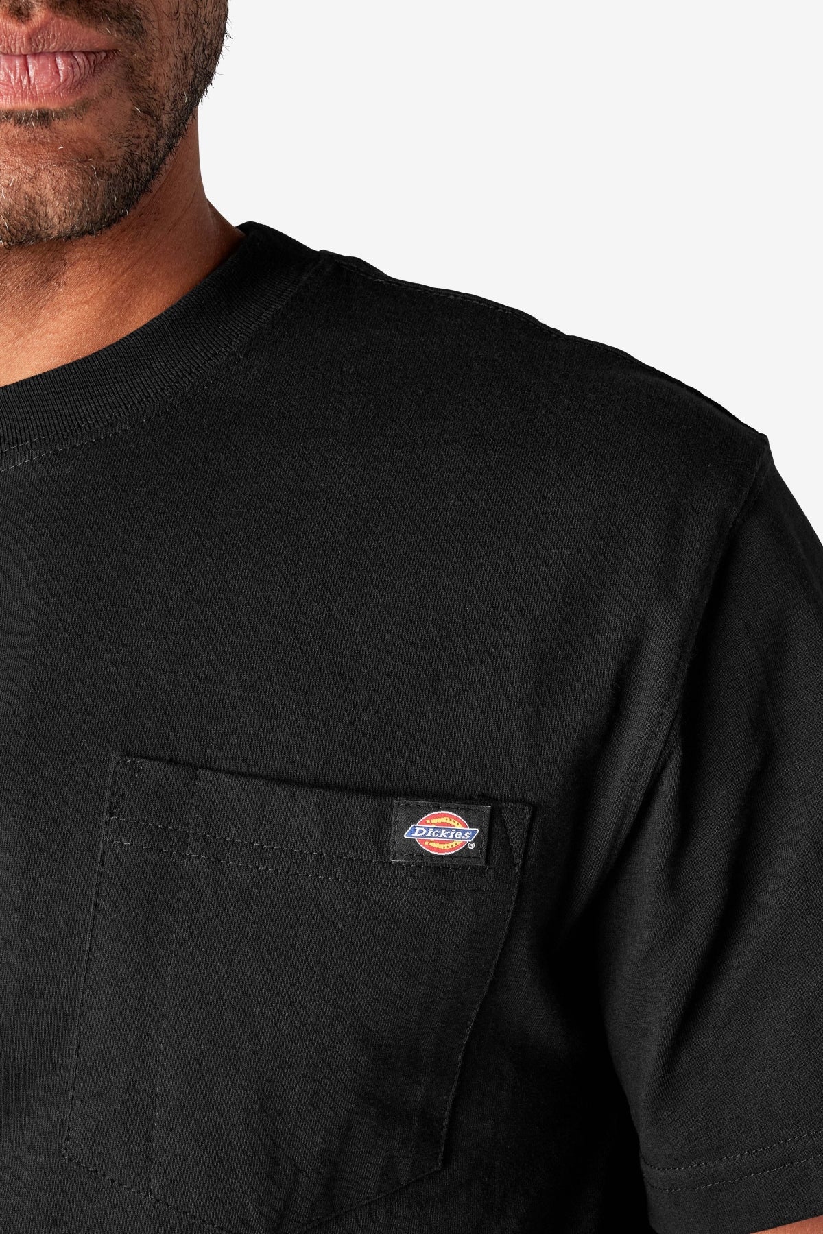 DICKIES HEAVYWEIGHT SS POCKET en color NEGRO (3)