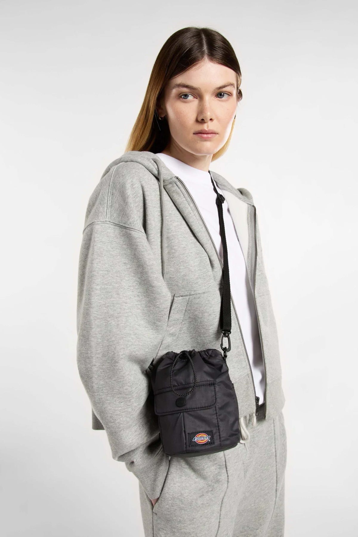 DICKIES UNIONVILLE POUCH en color NEGRO (4)