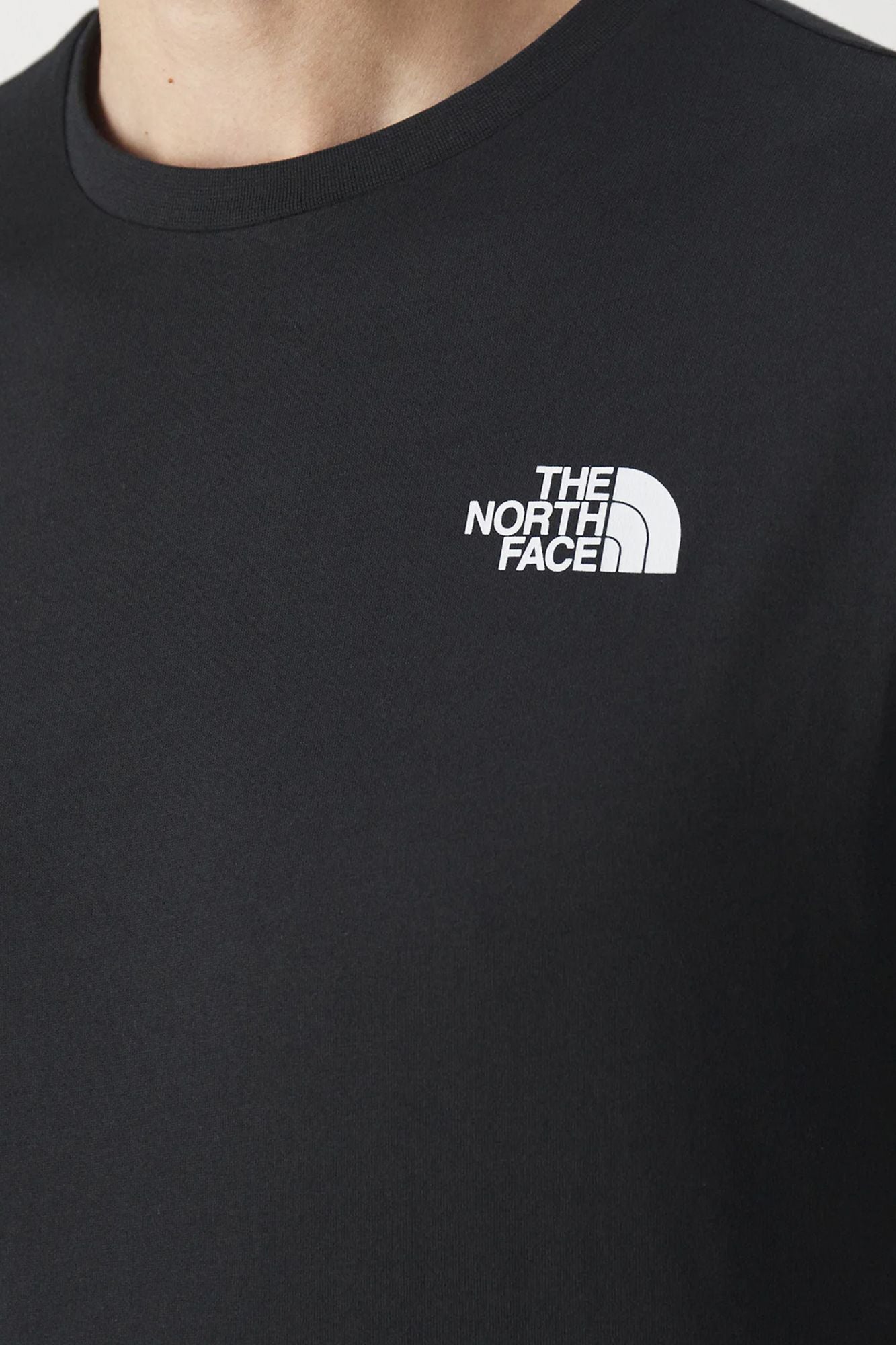 THE NORTH FACE M SS BOX NSE TEE en color NEGRO (4)
