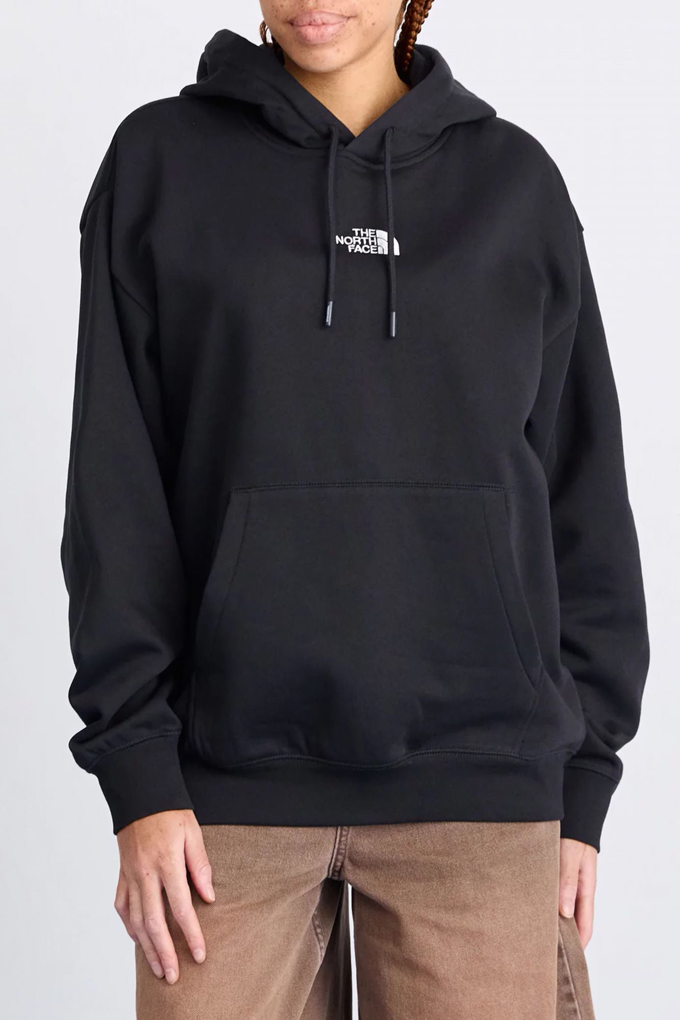 THE NORTH FACE ESSENTIAL HOODIE en color NEGRO (1)