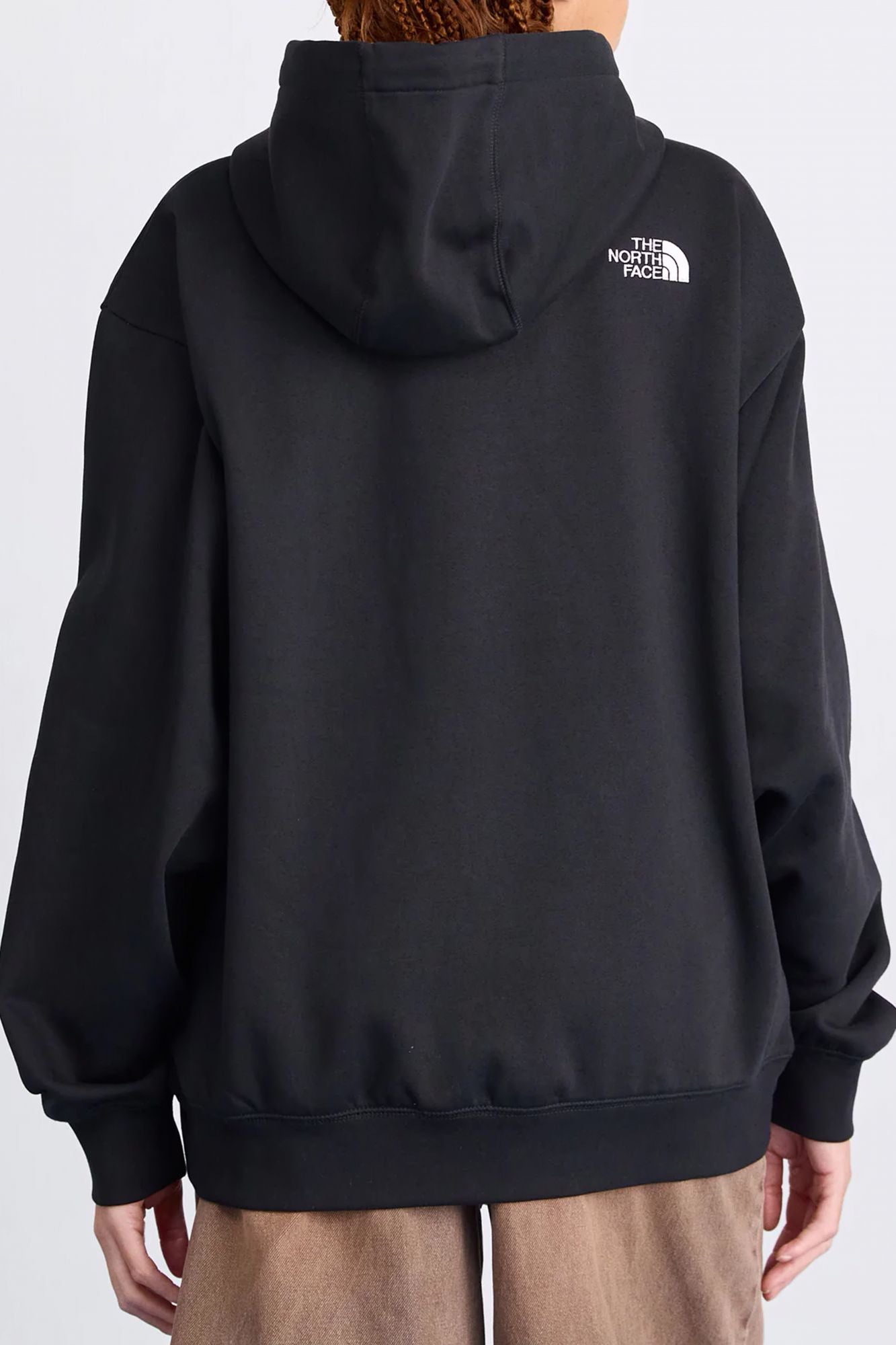 THE NORTH FACE ESSENTIAL HOODIE en color NEGRO (2)