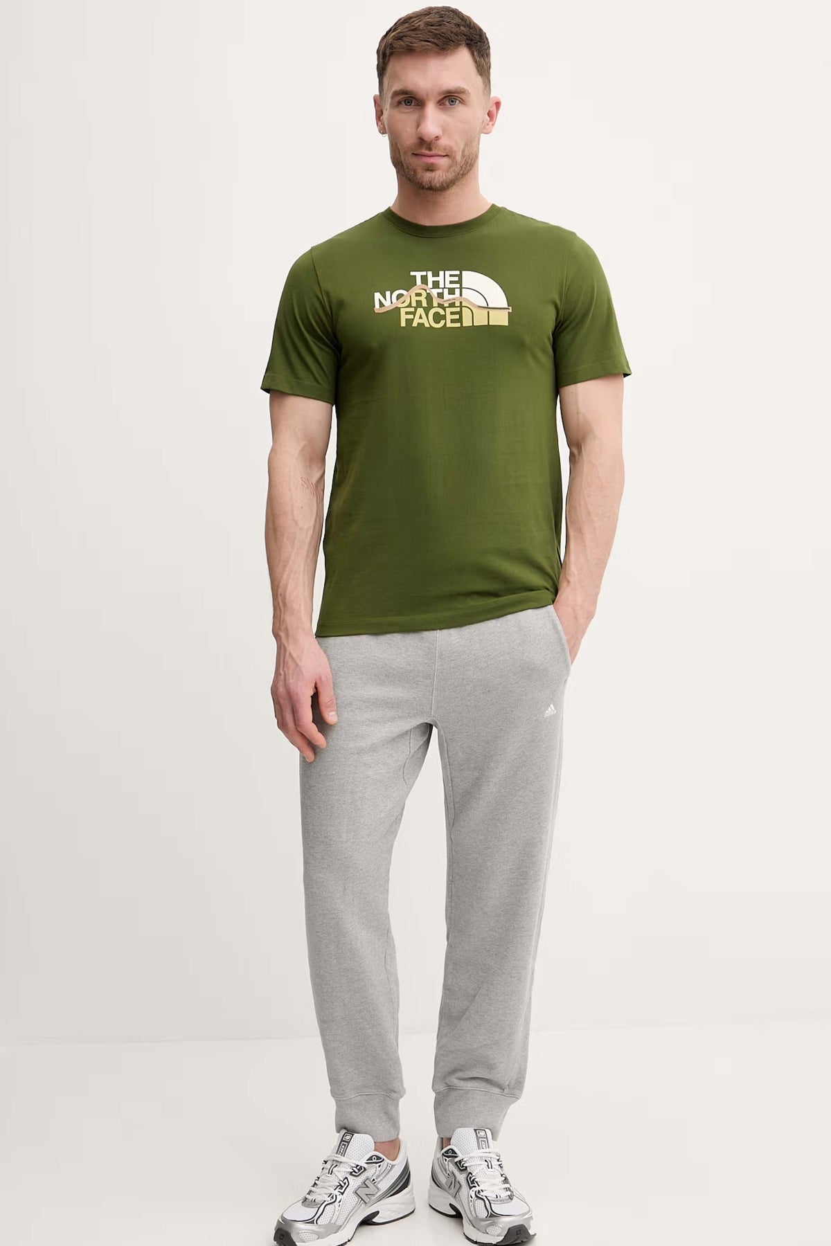 THE NORTH FACE T-SHIRT en color VERDE (1)