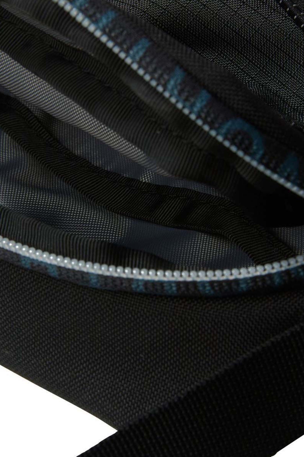 THE NORTH FACE SHOULDER BAG en color NEGRO (3)