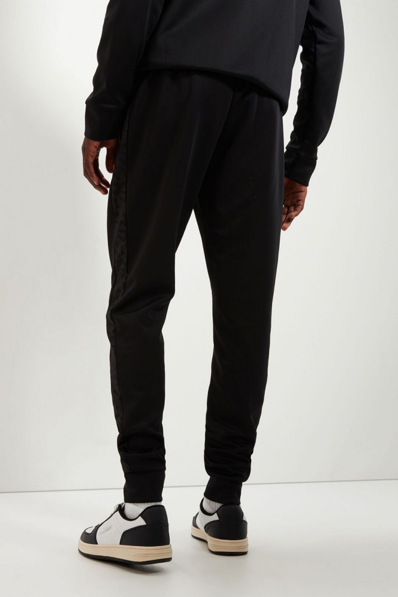 ELLESSE JARDIN TRACK PANT en color NEGRO (3)