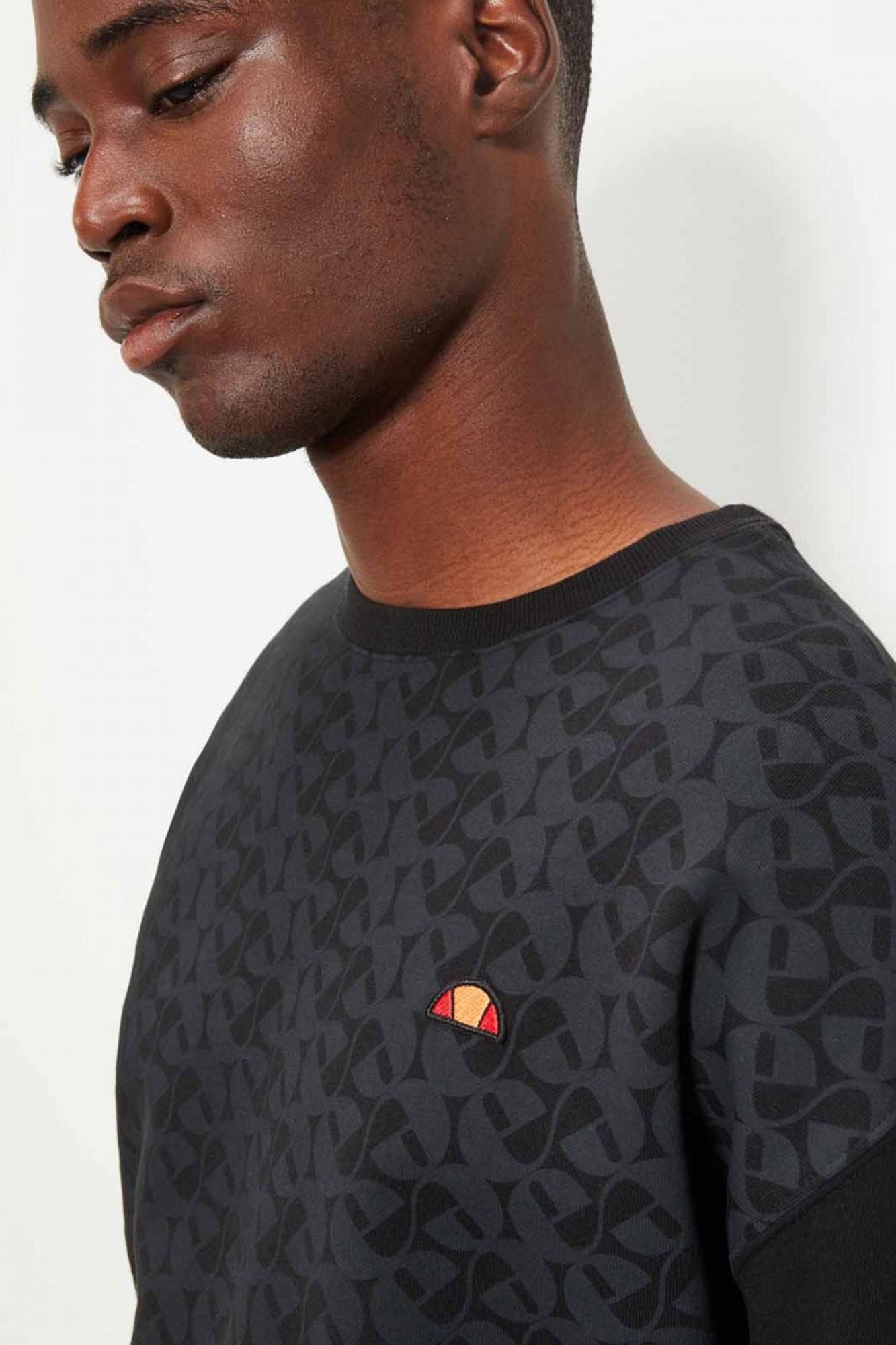 ELLESSE ITALIE SWEATSHIRT en color NEGRO (4)