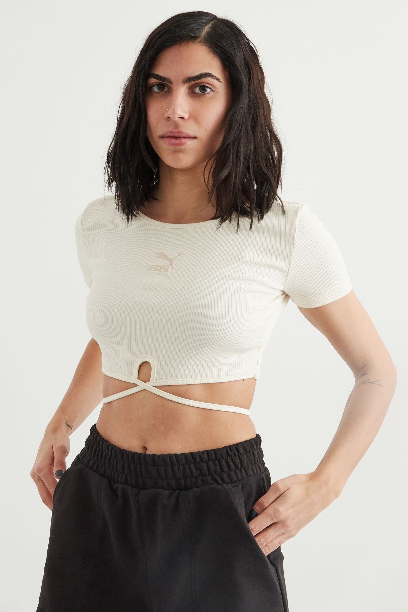 PUMA CLASSIC RIBBED TEE T SHIRT en color BLANCO (1)