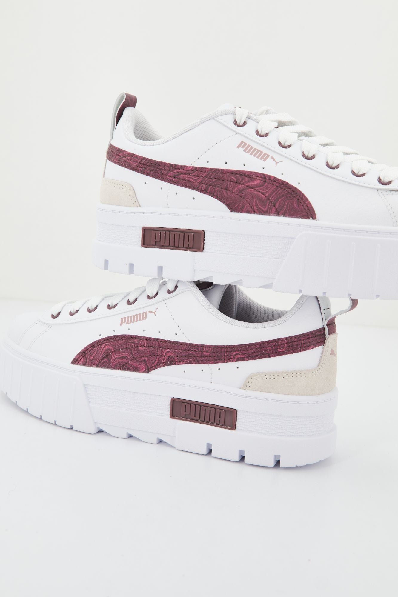 PUMA MAYZE SWIRL WNS en color BLANCO (3)