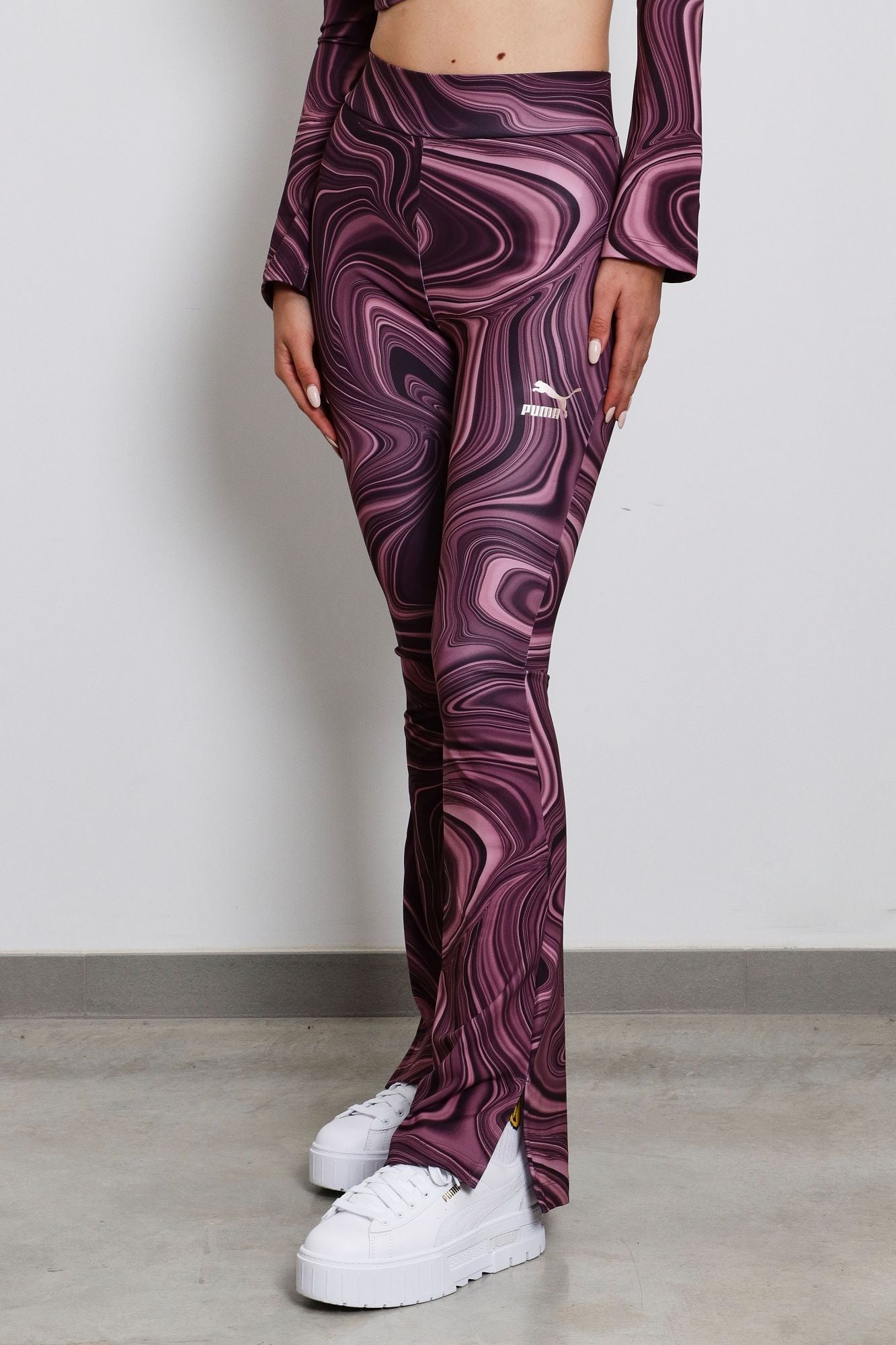 PUMA PUMA X AITANA FLARED en color VIOLETA (1)