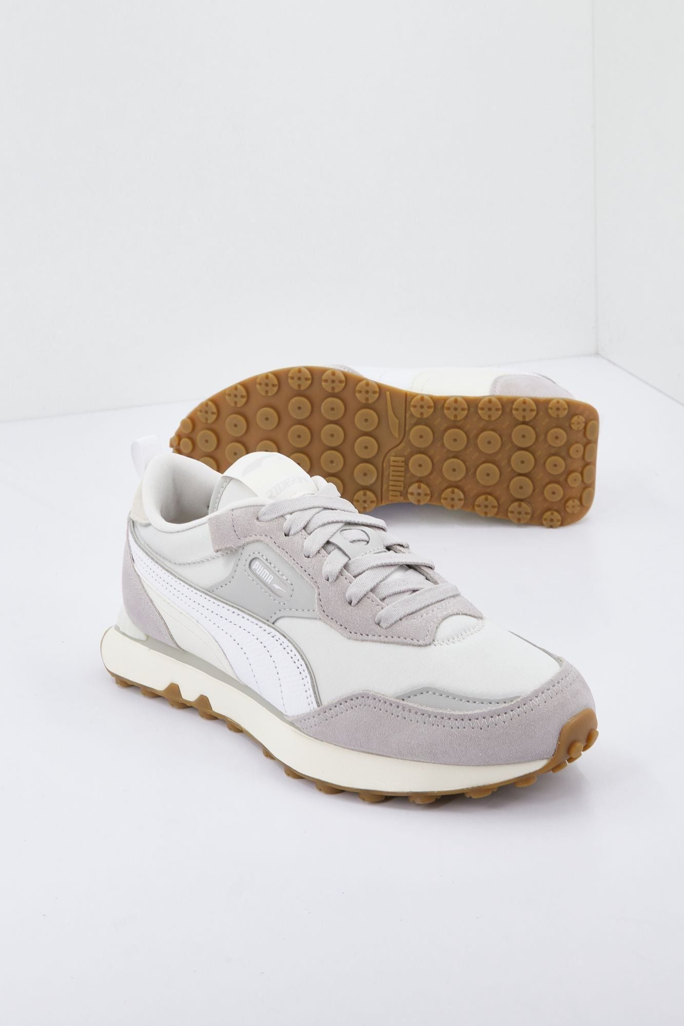 PUMA RIDER FV SOFT WNS en color GRIS (1)