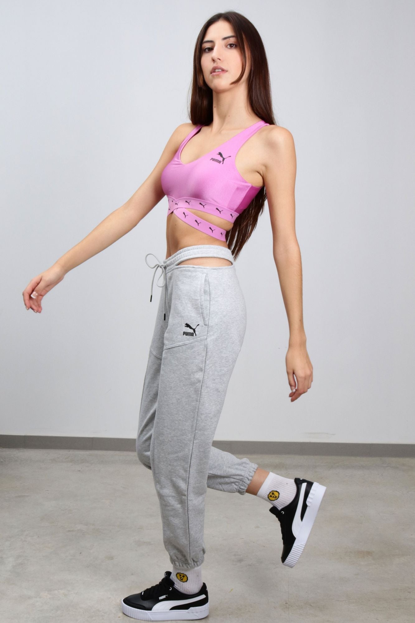 PUMA DARE TO CROPPED TOP en color ROSA (3)