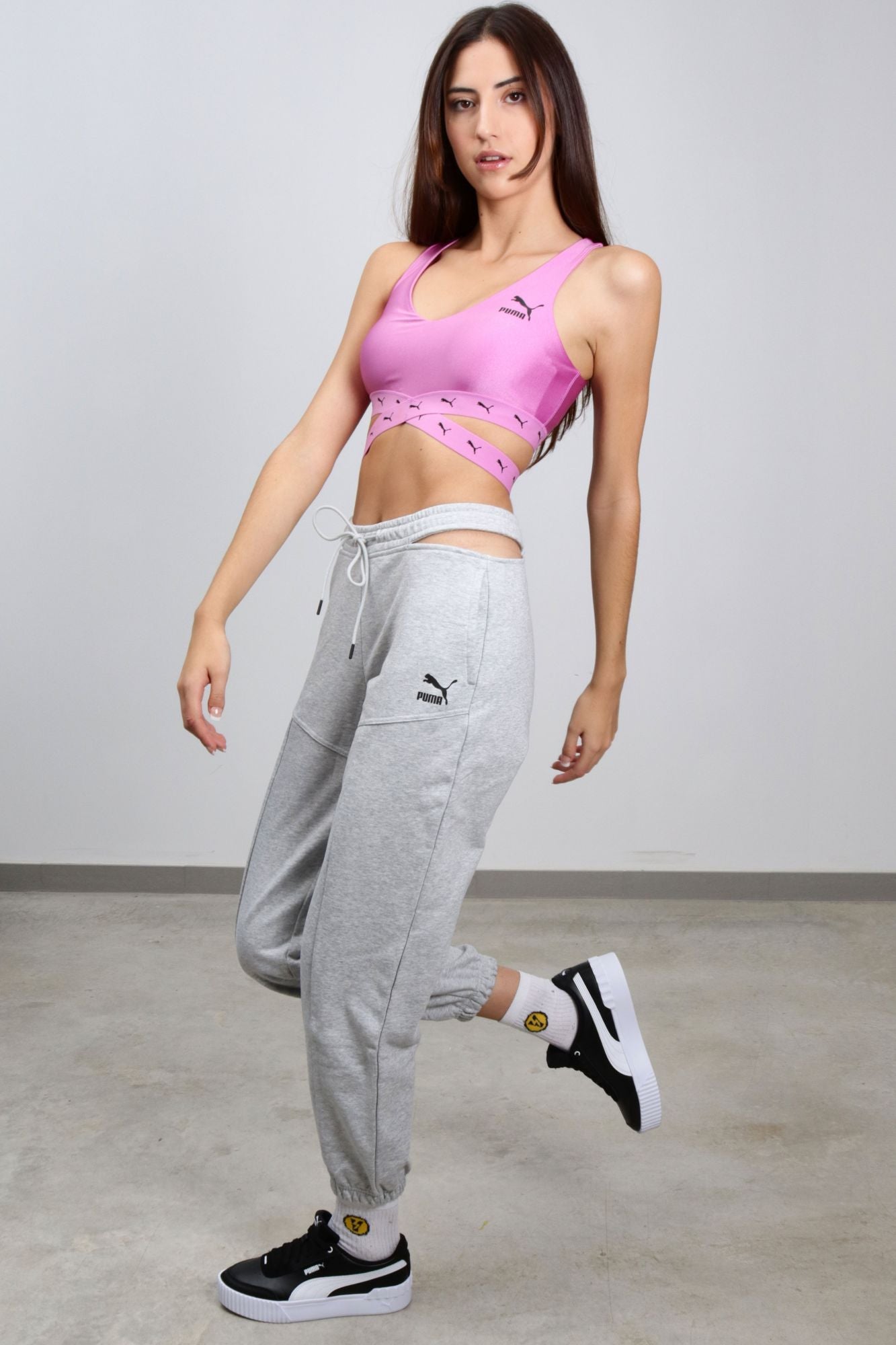 PUMA DARE TO CROPPED TOP en color ROSA (4)