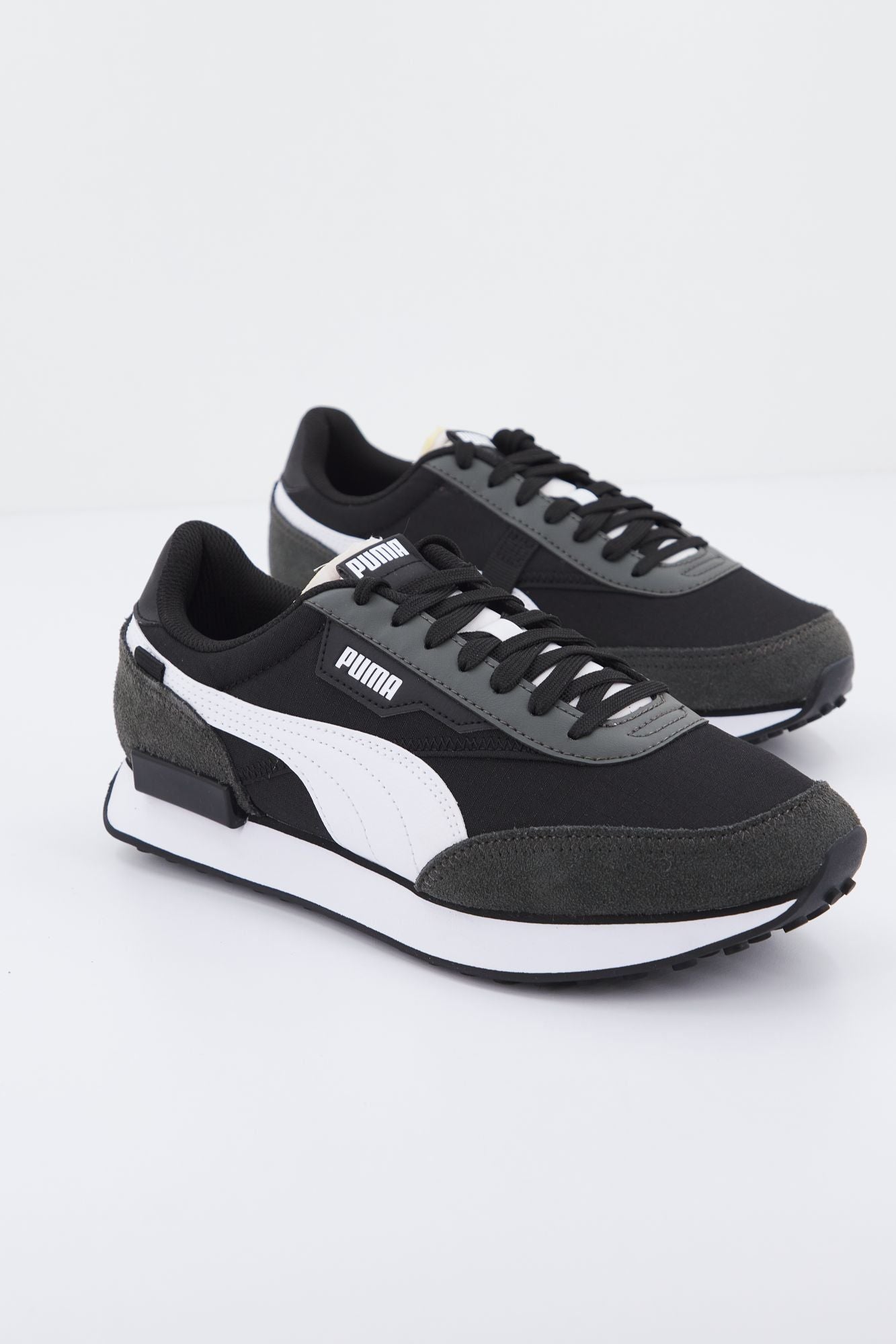 PUMA FUTURE RIDER PLAY ON en color NEGRO (3)