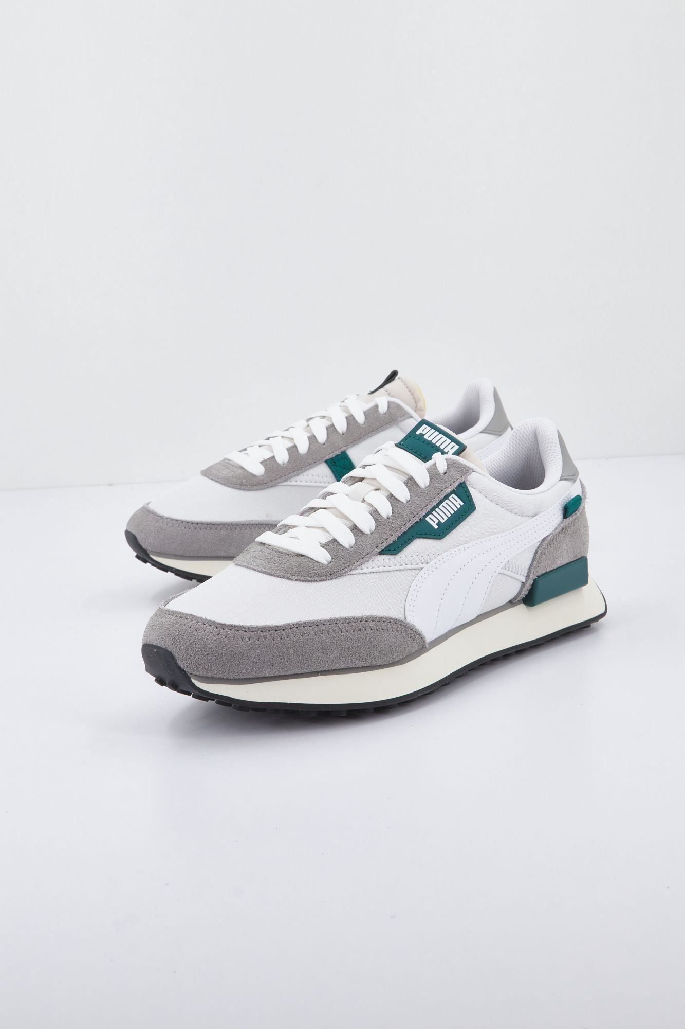 PUMA FUTURE RIDER PLAY ON SD en color GRIS (3)