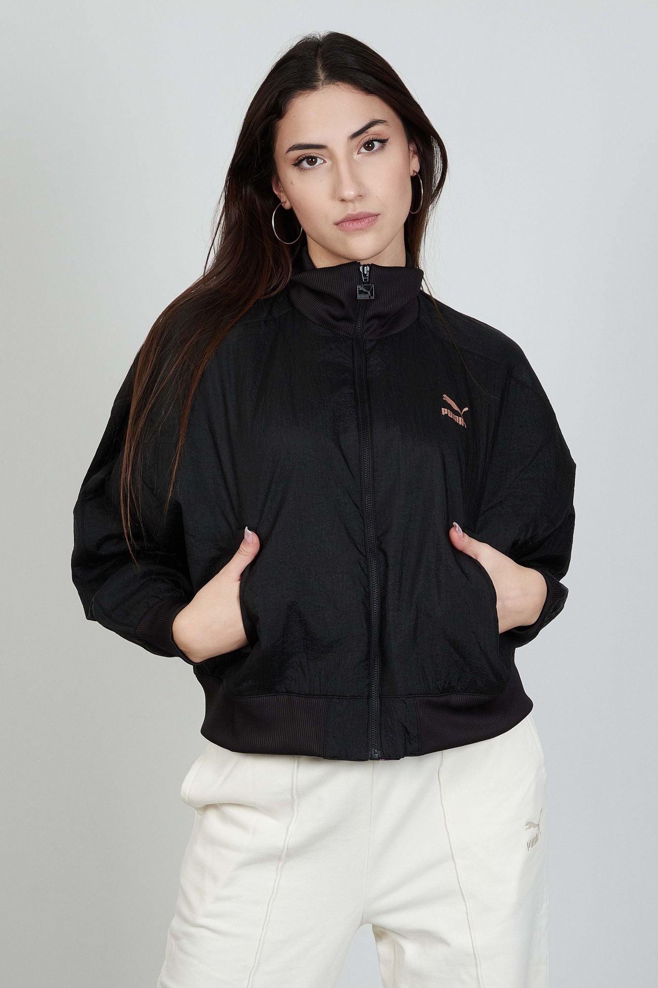 PUMA PUMA X AITANA PADDED BOMBER en color NEGRO (1)