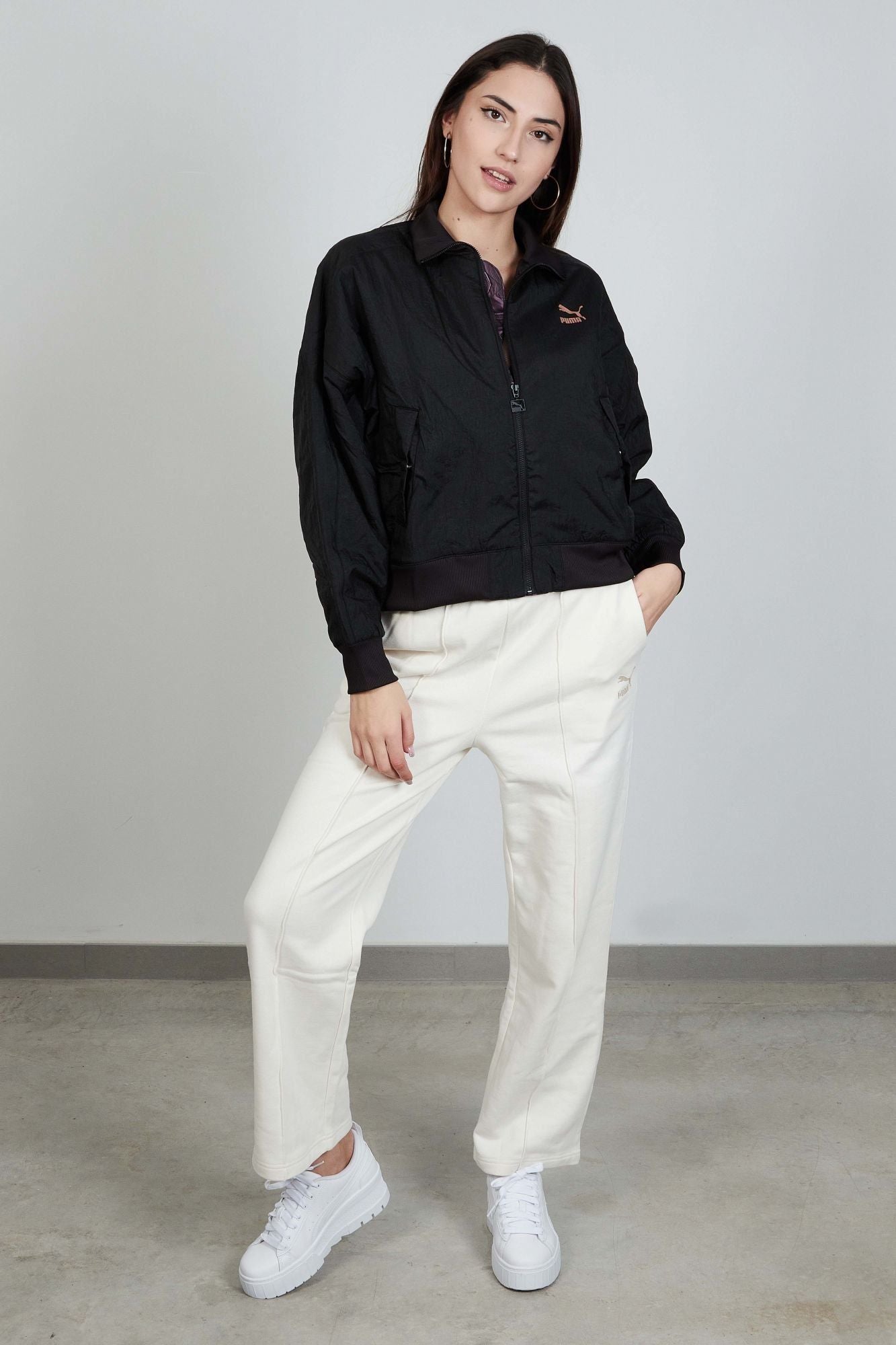 PUMA PUMA X AITANA PADDED BOMBER en color NEGRO (2)