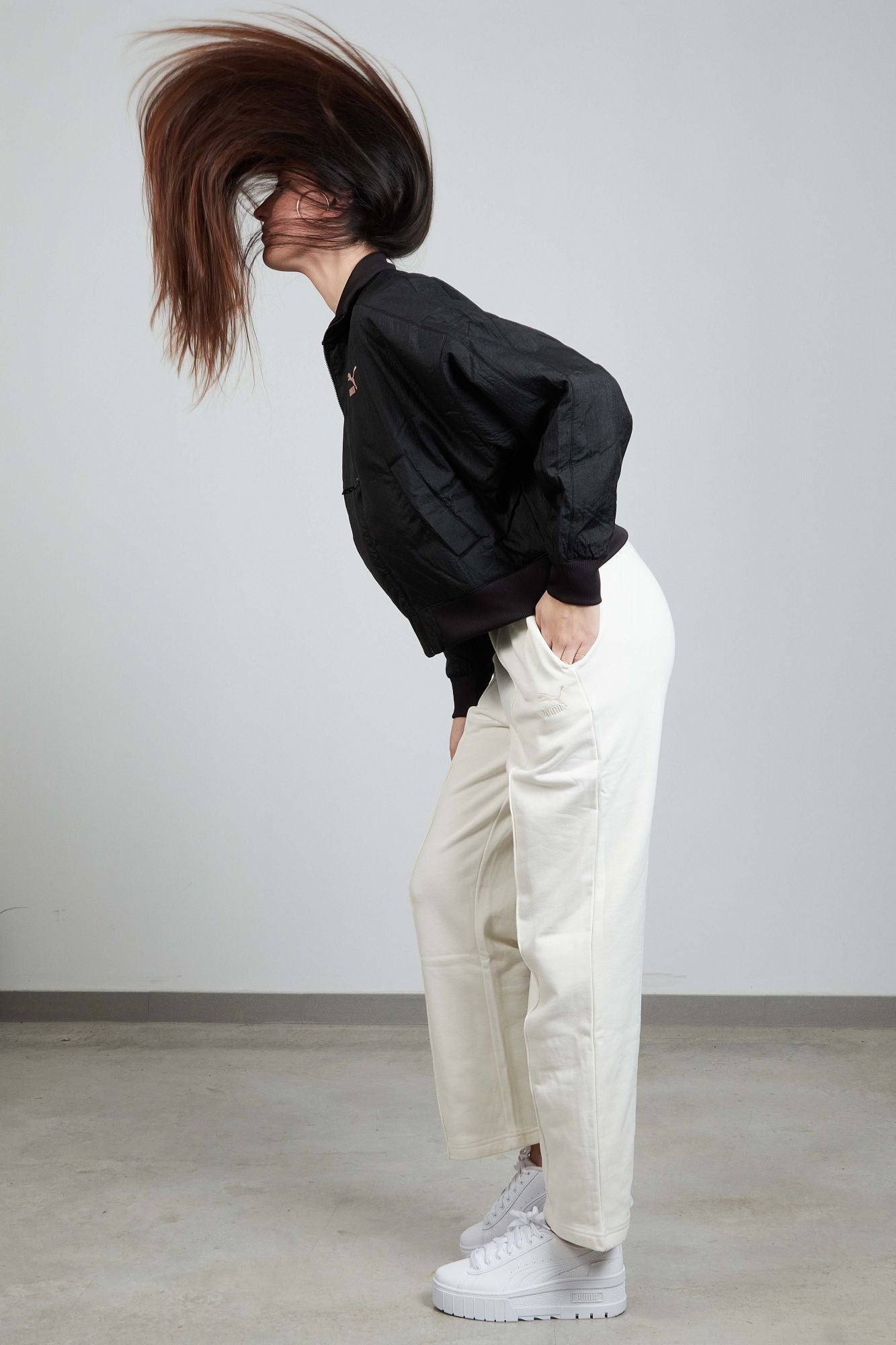 PUMA PUMA X AITANA PADDED BOMBER en color NEGRO (3)