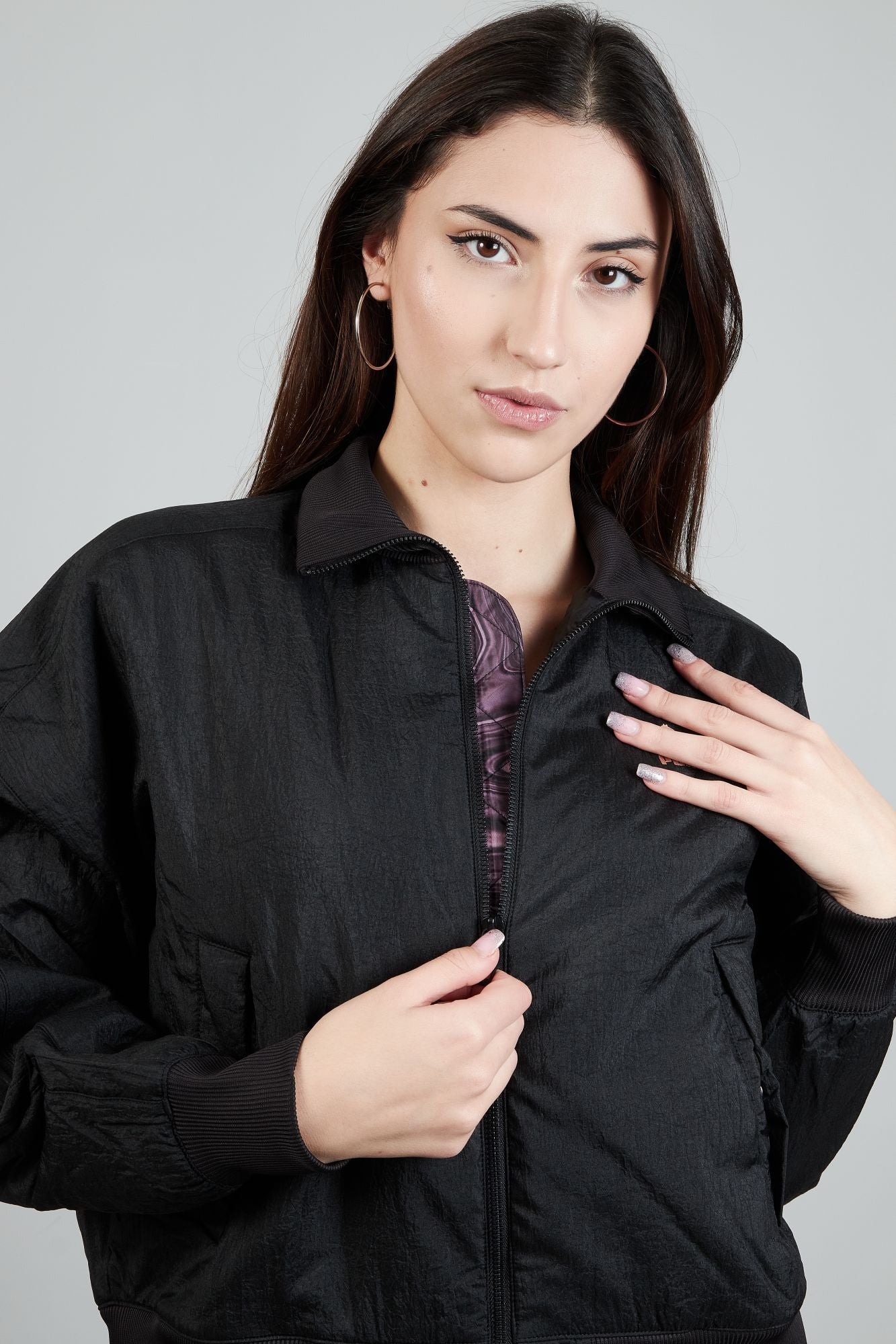 PUMA PUMA X AITANA PADDED BOMBER en color NEGRO (4)