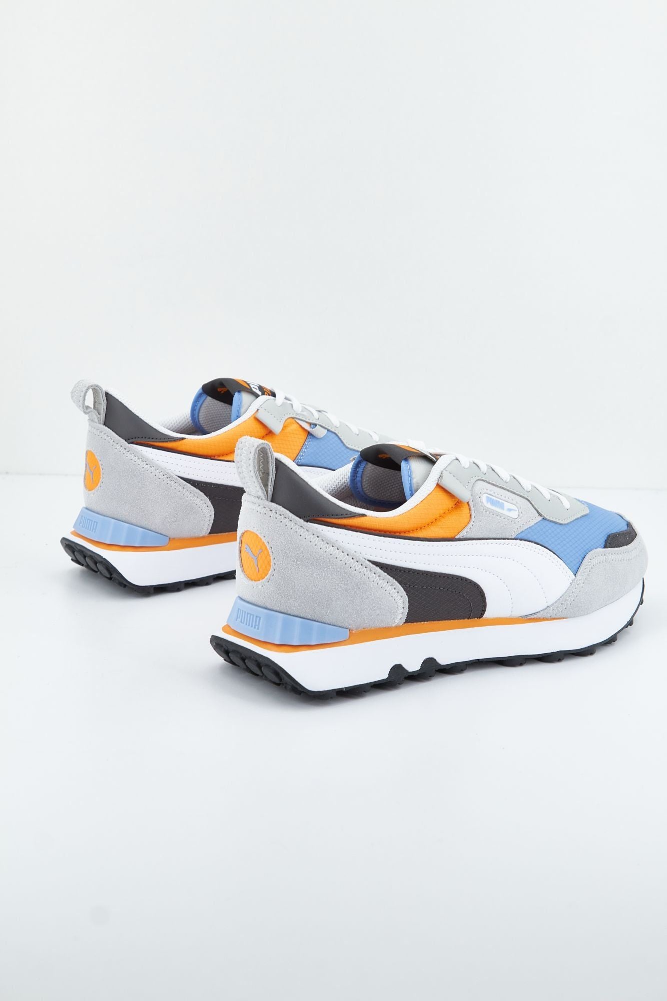 PUMA RIDER FV FUTURE VINTAGE en color GRIS (2)
