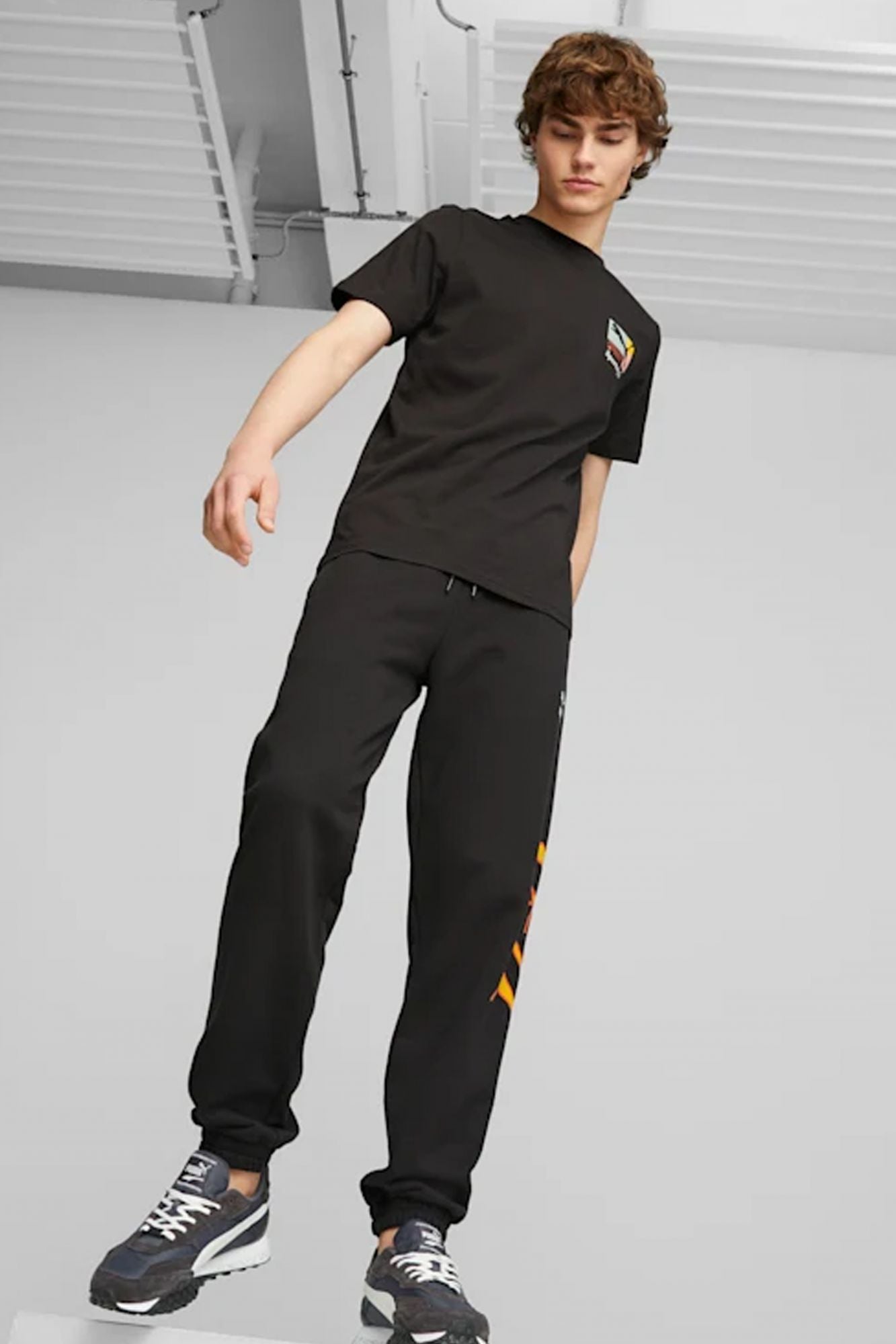 PUMA CLASSICS BRAND LOVE en color NEGRO (3)