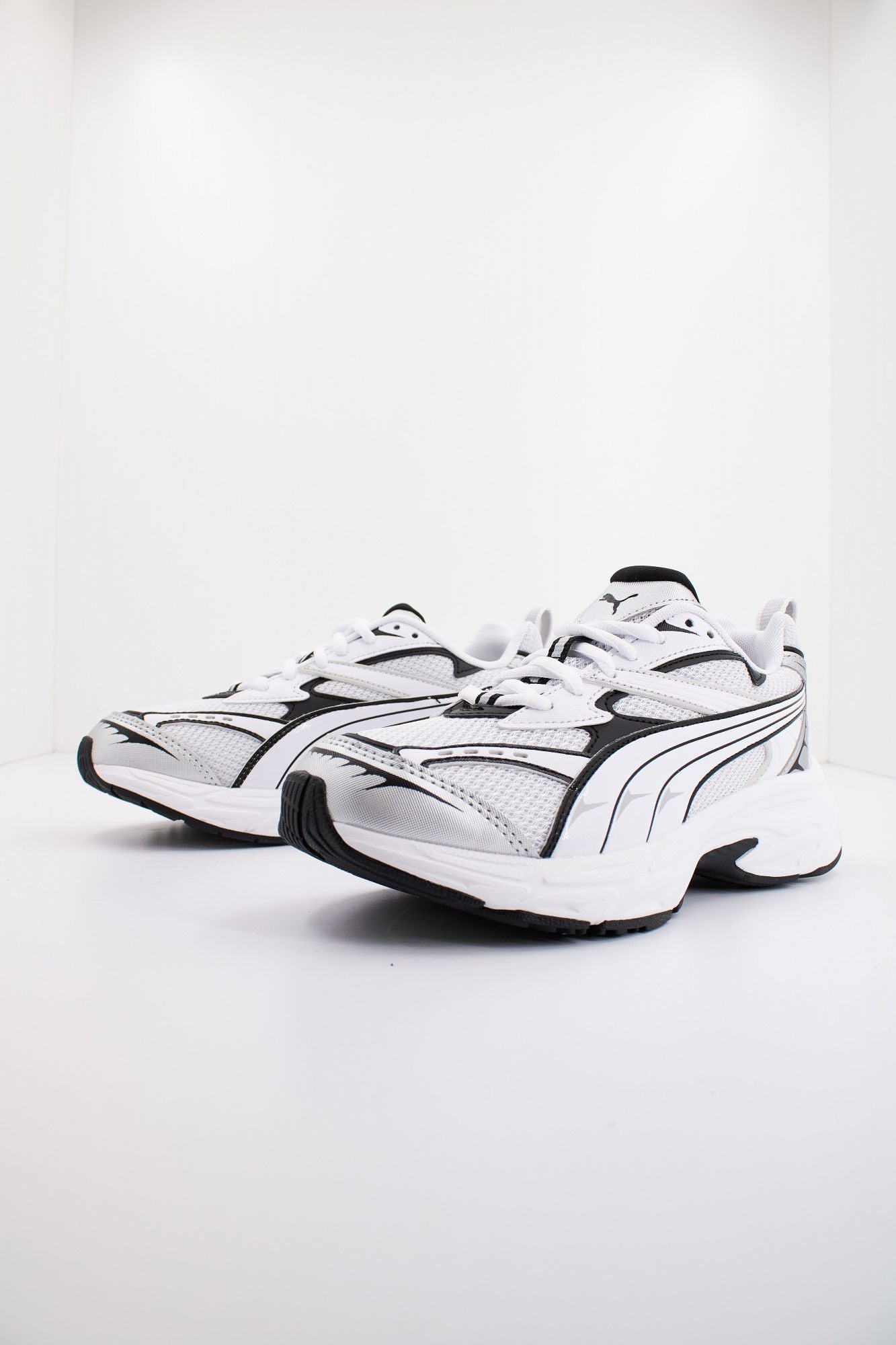 PUMA PUMA MORPHIC BASE en color BLANCO (2)