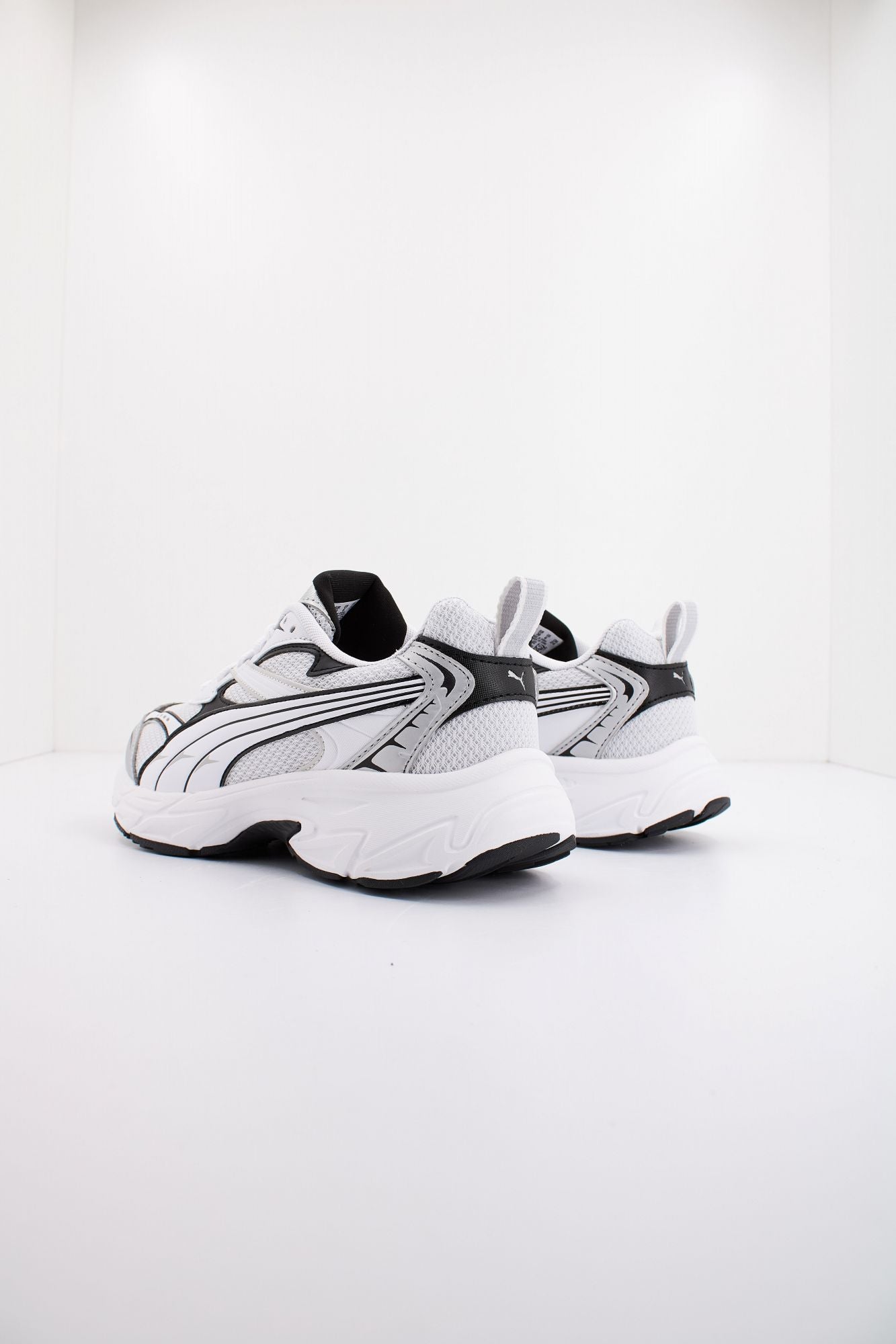 PUMA PUMA MORPHIC BASE en color BLANCO (3)