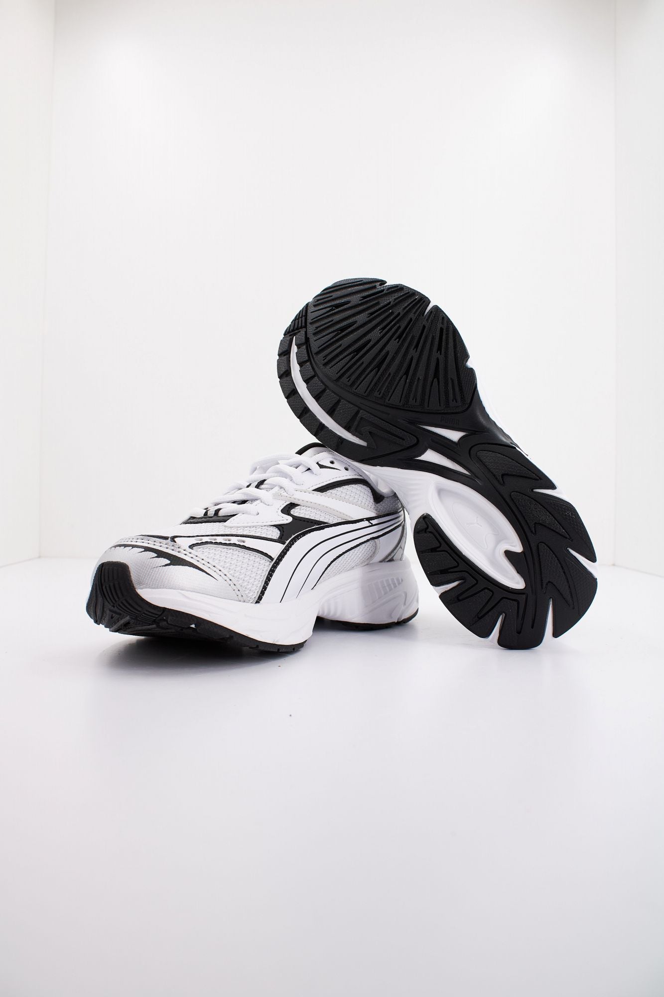 PUMA PUMA MORPHIC BASE en color BLANCO (4)