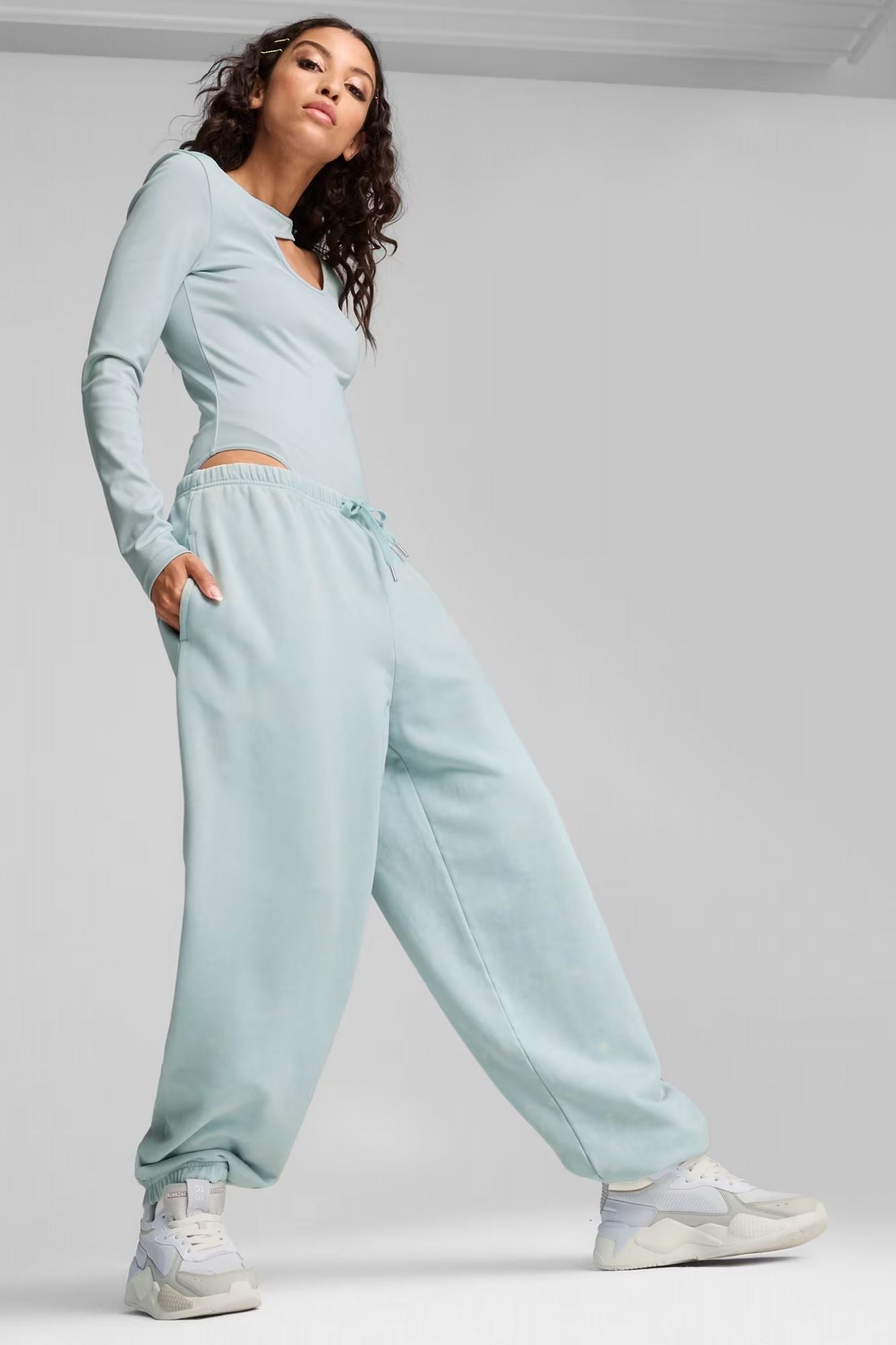 PUMA DARE TO RELAXED WASHED PAN en color AZUL (4)