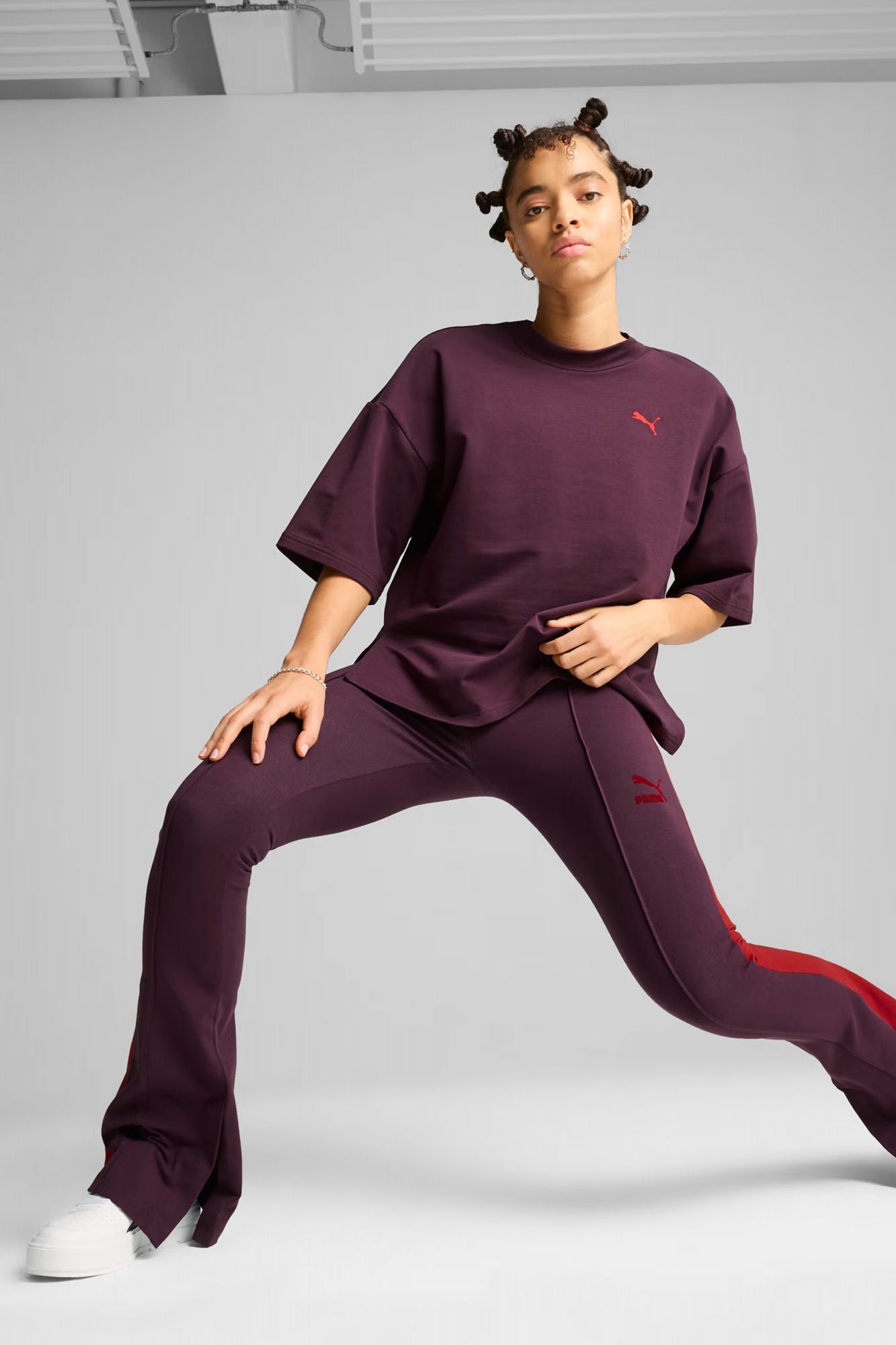 PUMA T7 FLARED LEGGINGS en color VIOLETA (4)